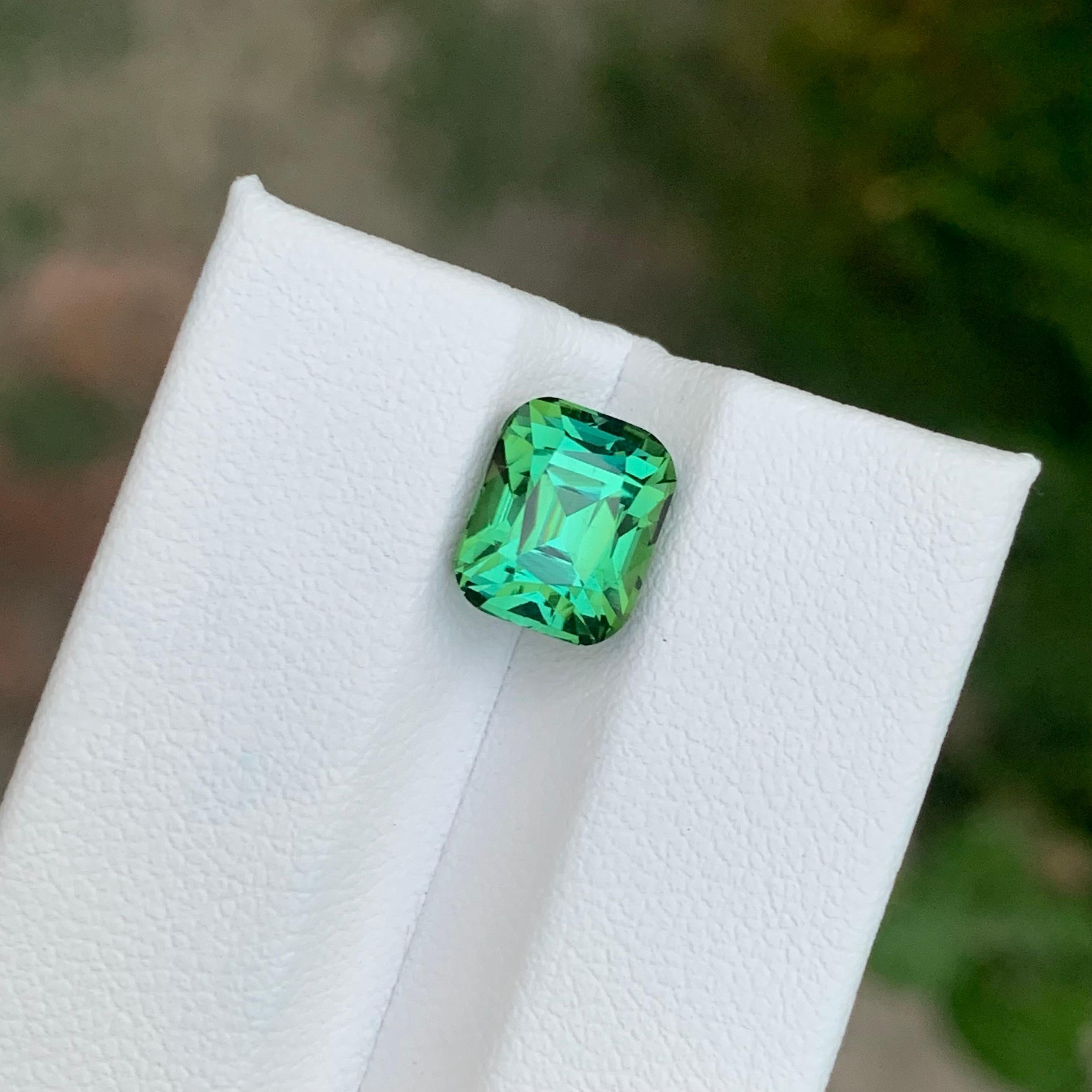 da uomo o donna 3.90 Carat Natural Loose Green Tourmaline Cushion Shape Gemstone in vendita