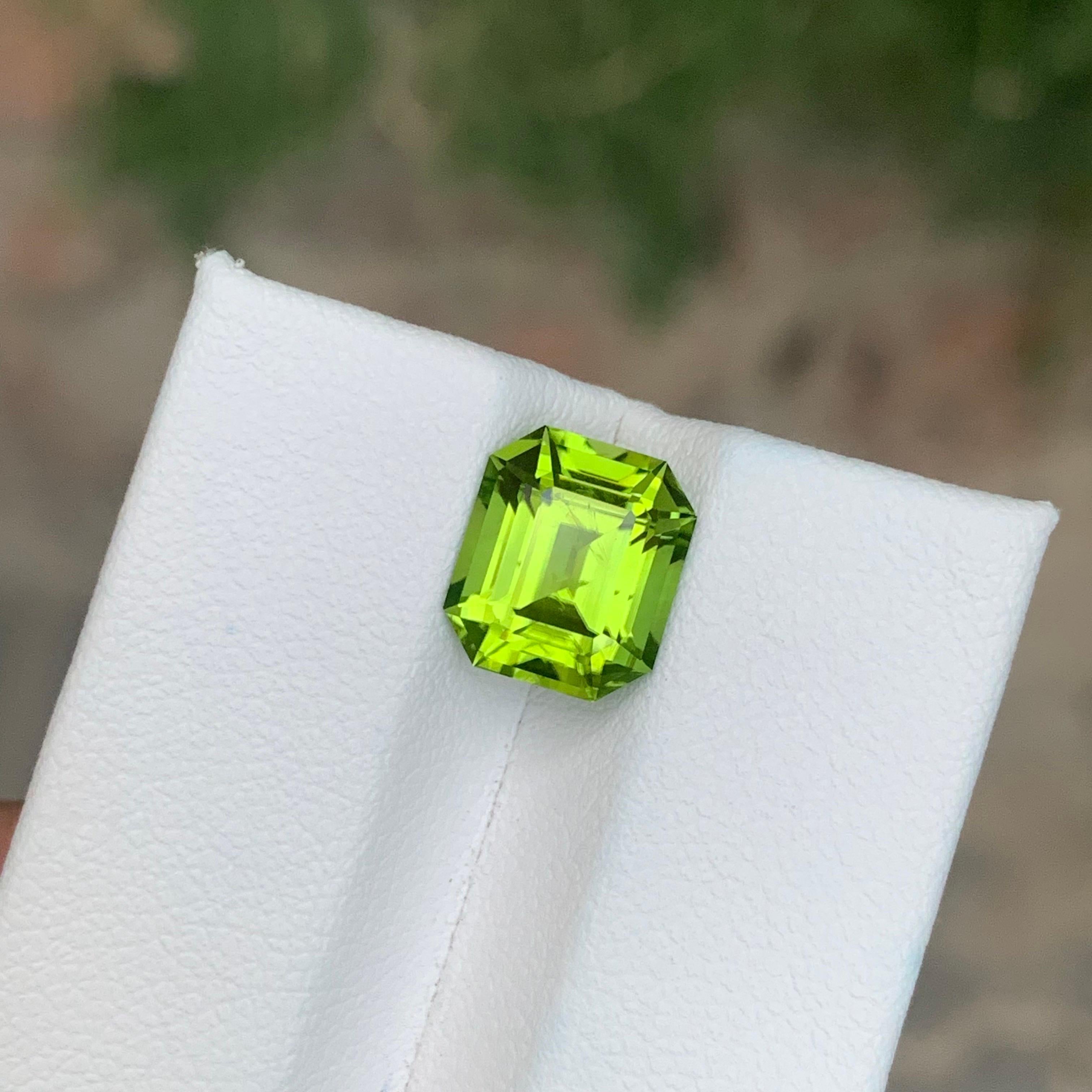 3,90 Karat natürlicher loser Peridot Oktagon Form Edelstein im Angebot 4