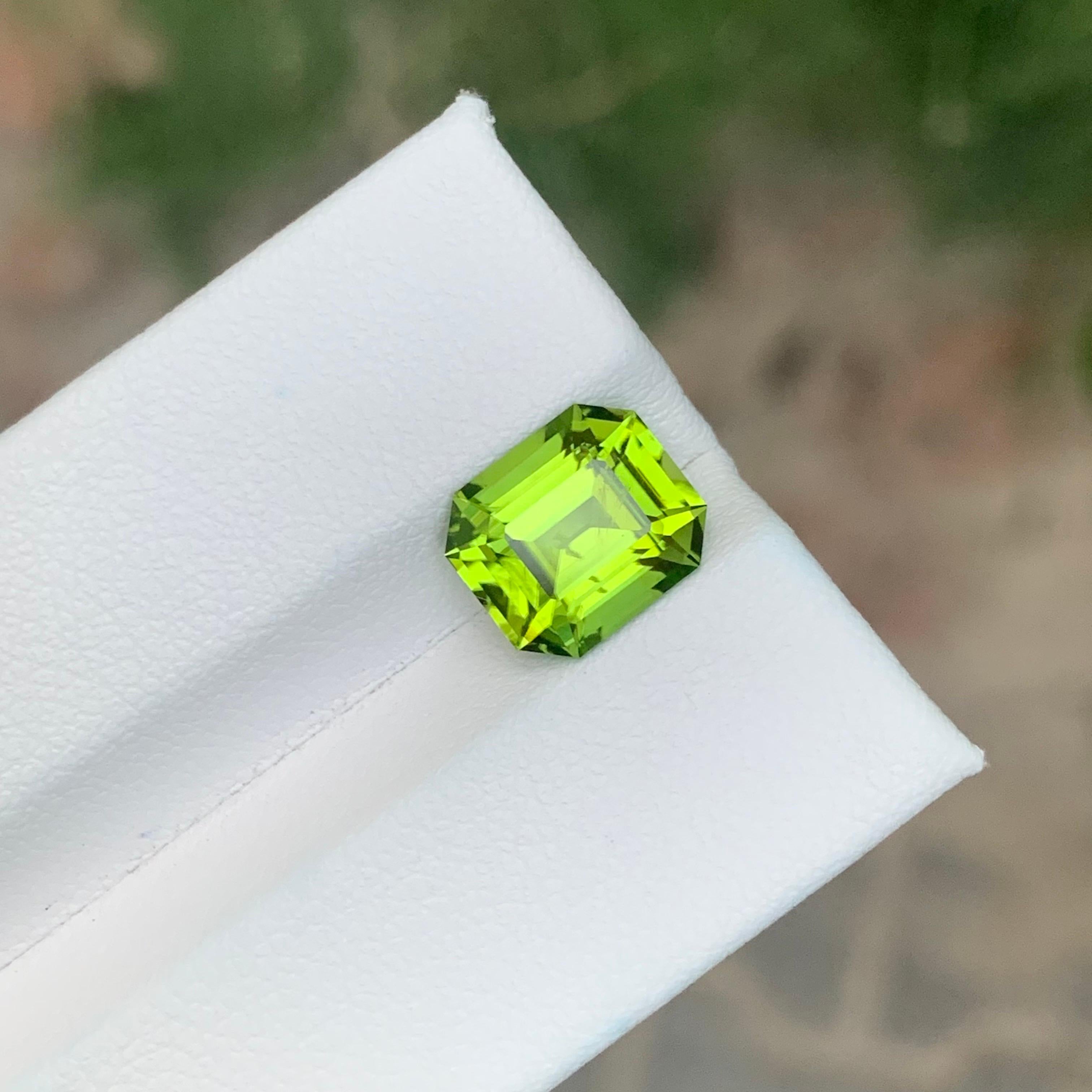 3,90 Karat natürlicher loser Peridot Oktagon Form Edelstein (Achteckschliff) im Angebot
