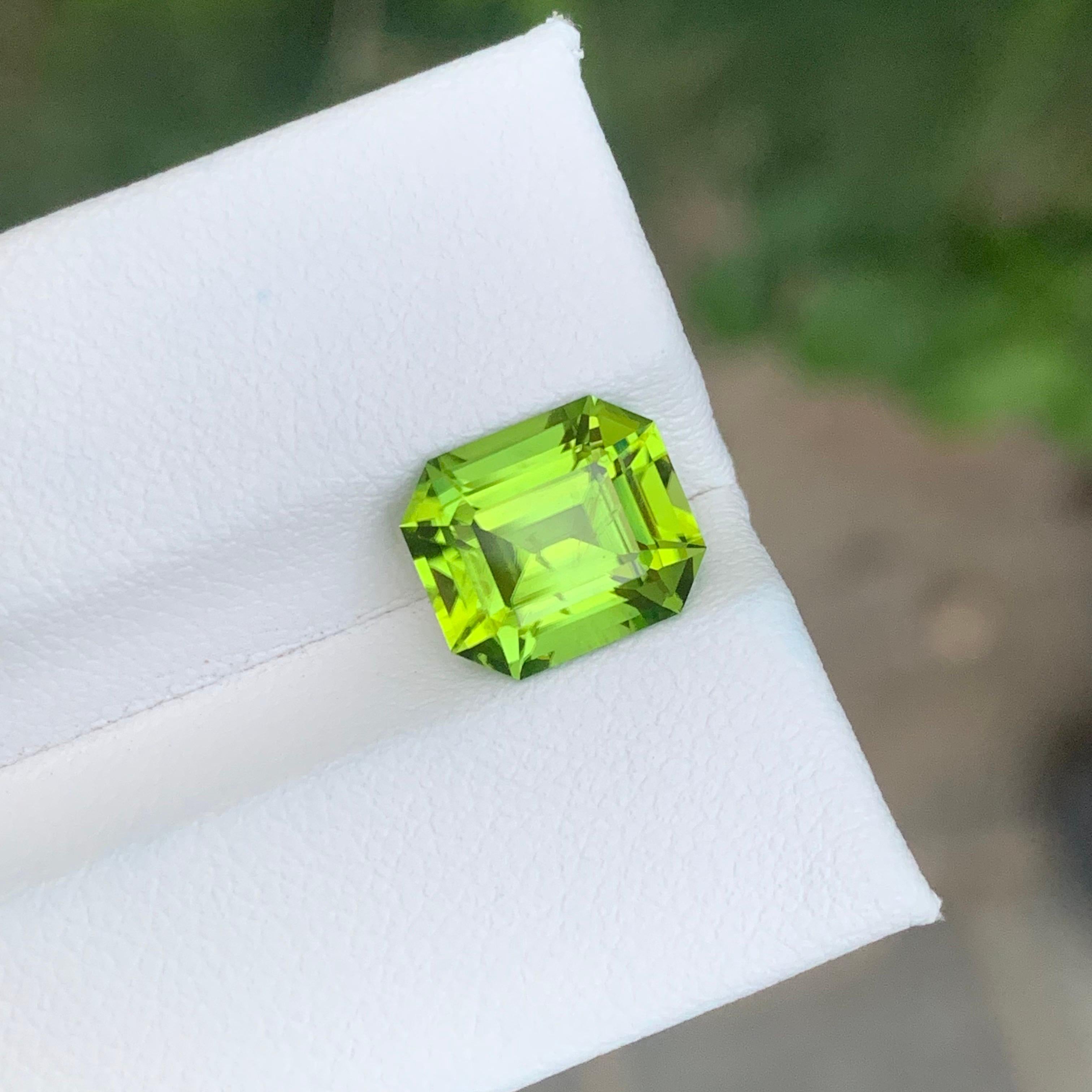 3,90 Karat natürlicher loser Peridot Oktagon Form Edelstein für Damen oder Herren im Angebot