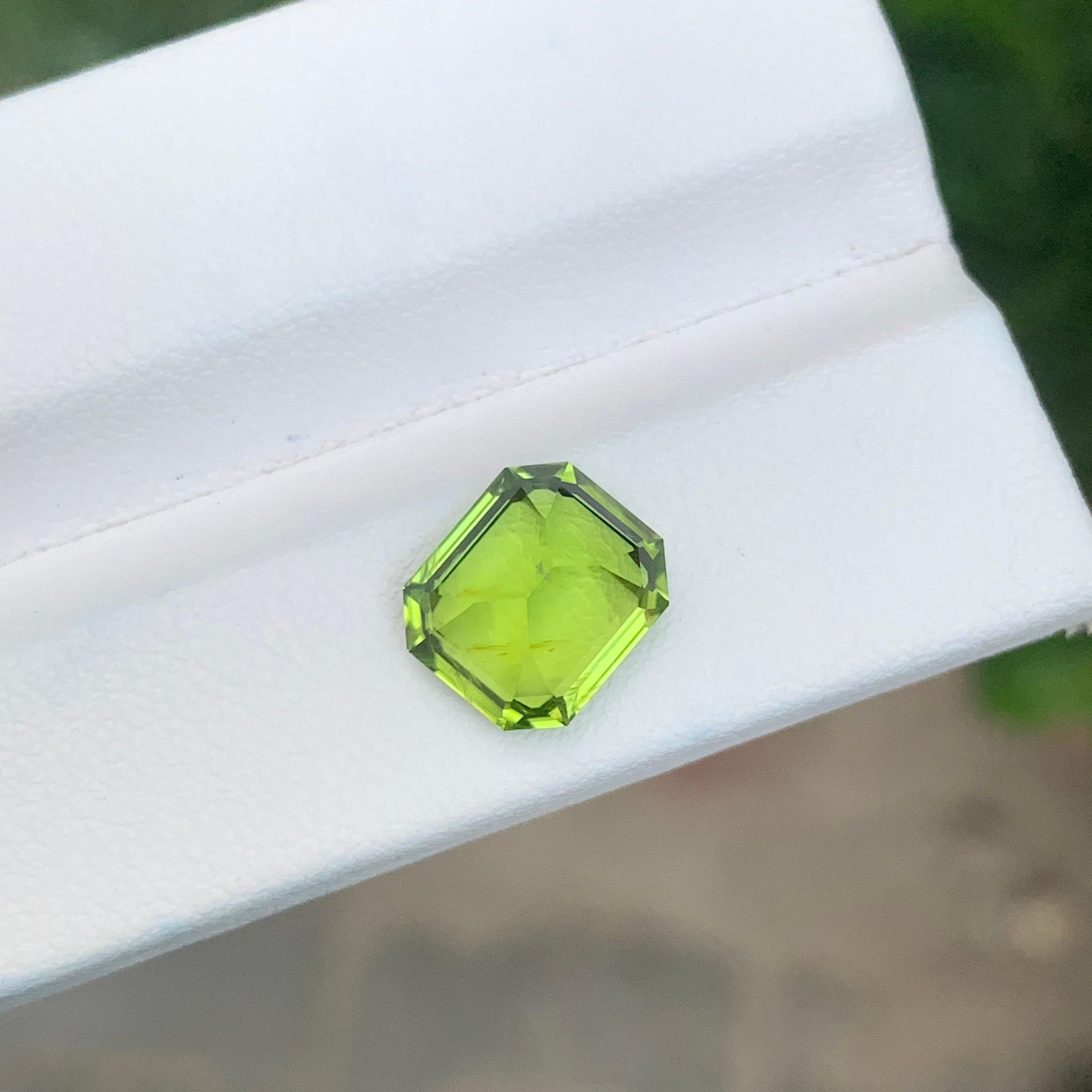 3,90 Karat natürlicher loser Peridot Oktagon Form Edelstein im Angebot 2