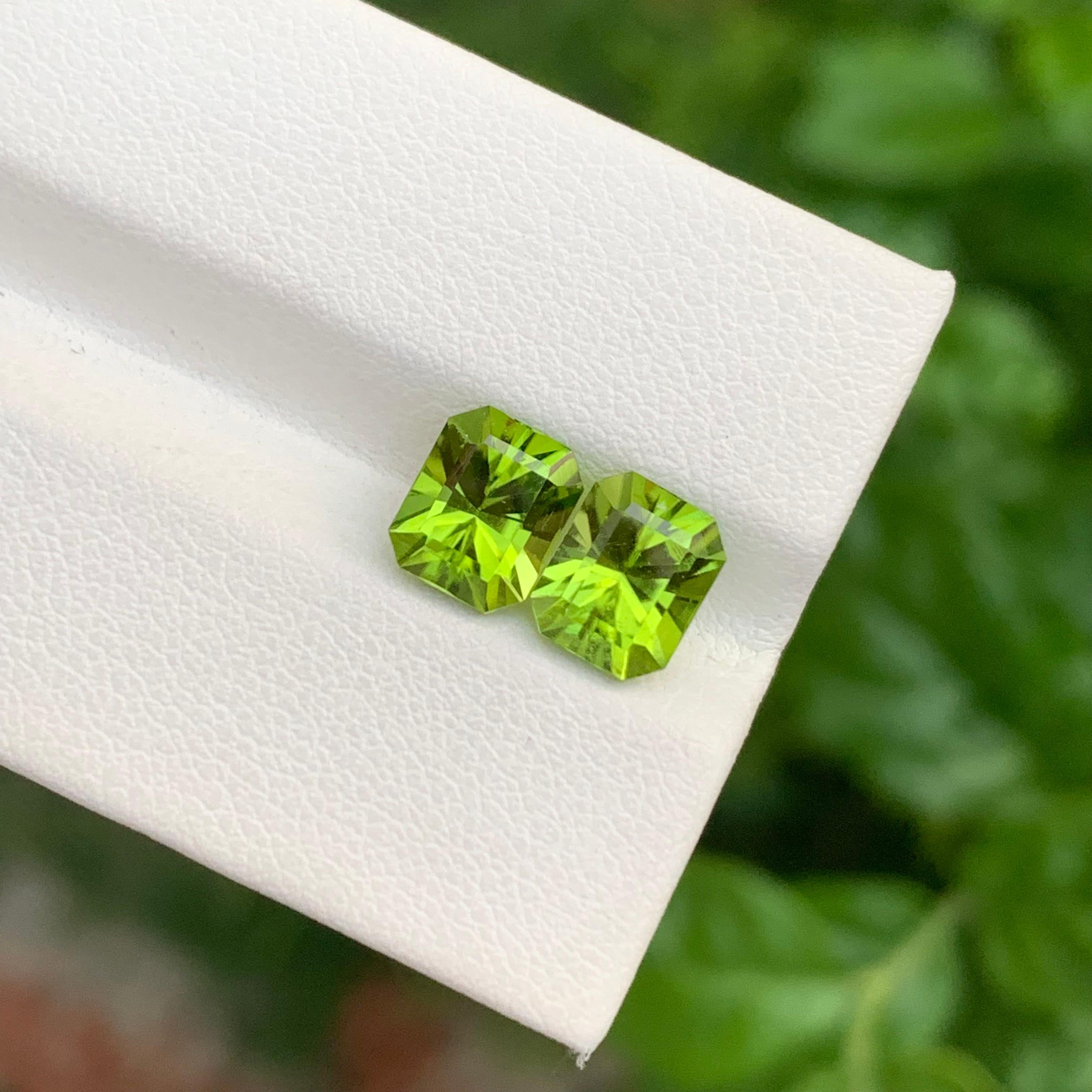 3,90 Karat natürliche lose Peridot Paar Quadrat Form Edelstein für Ohrringe (Arts and Crafts) im Angebot