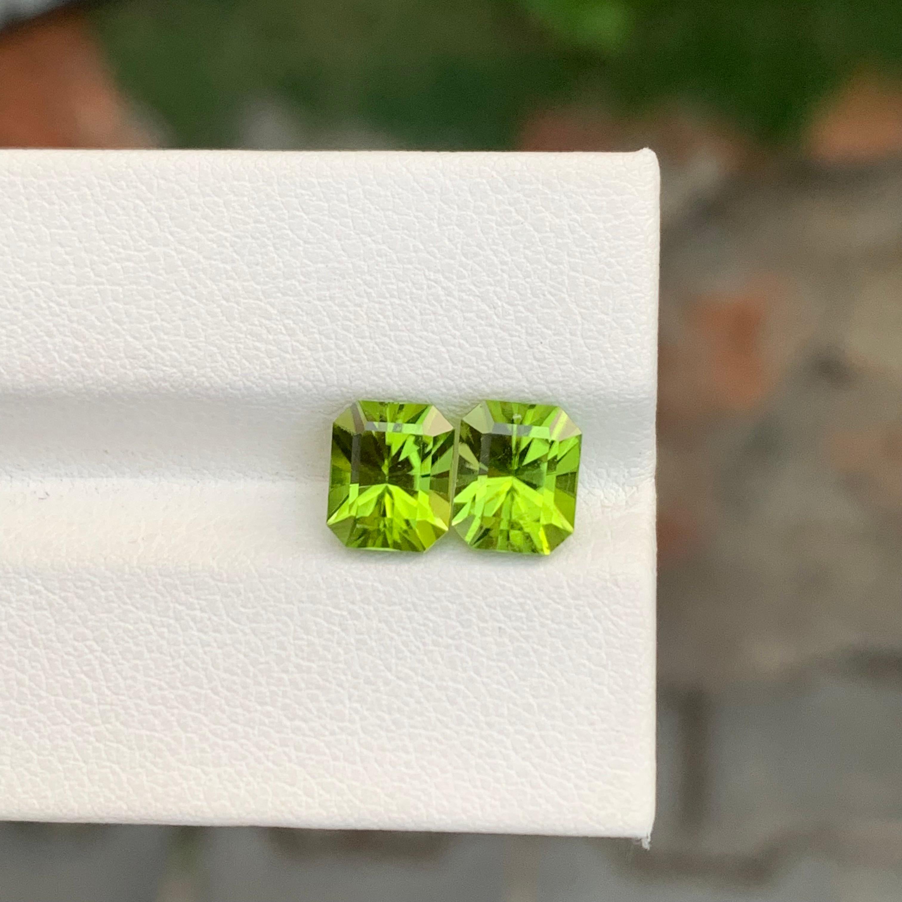 3,90 Karat natürliche lose Peridot Paar Quadrat Form Edelstein für Ohrringe im Zustand „Neu“ im Angebot in Peshawar, PK