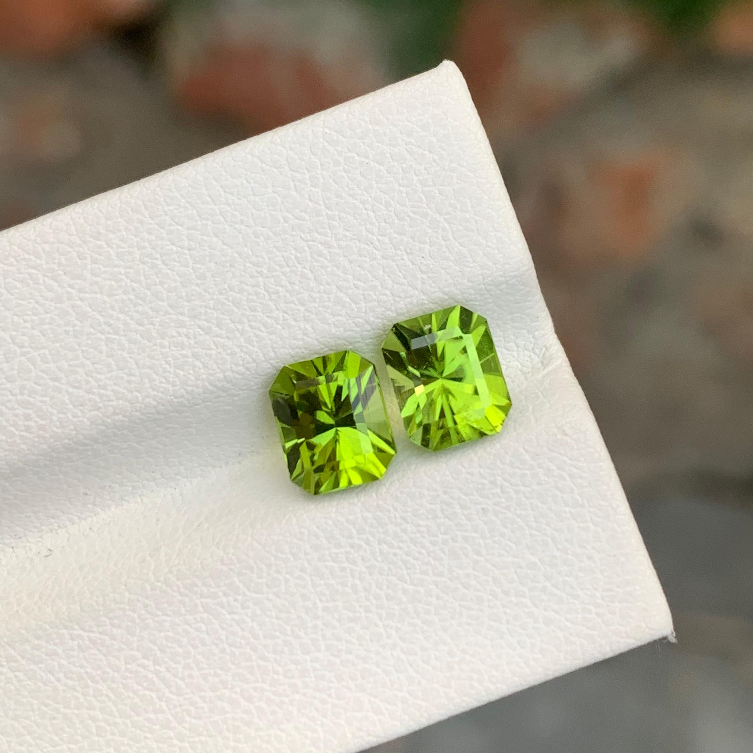 3,90 Karat natürliche lose Peridot Paar Quadrat Form Edelstein für Ohrringe im Angebot 1