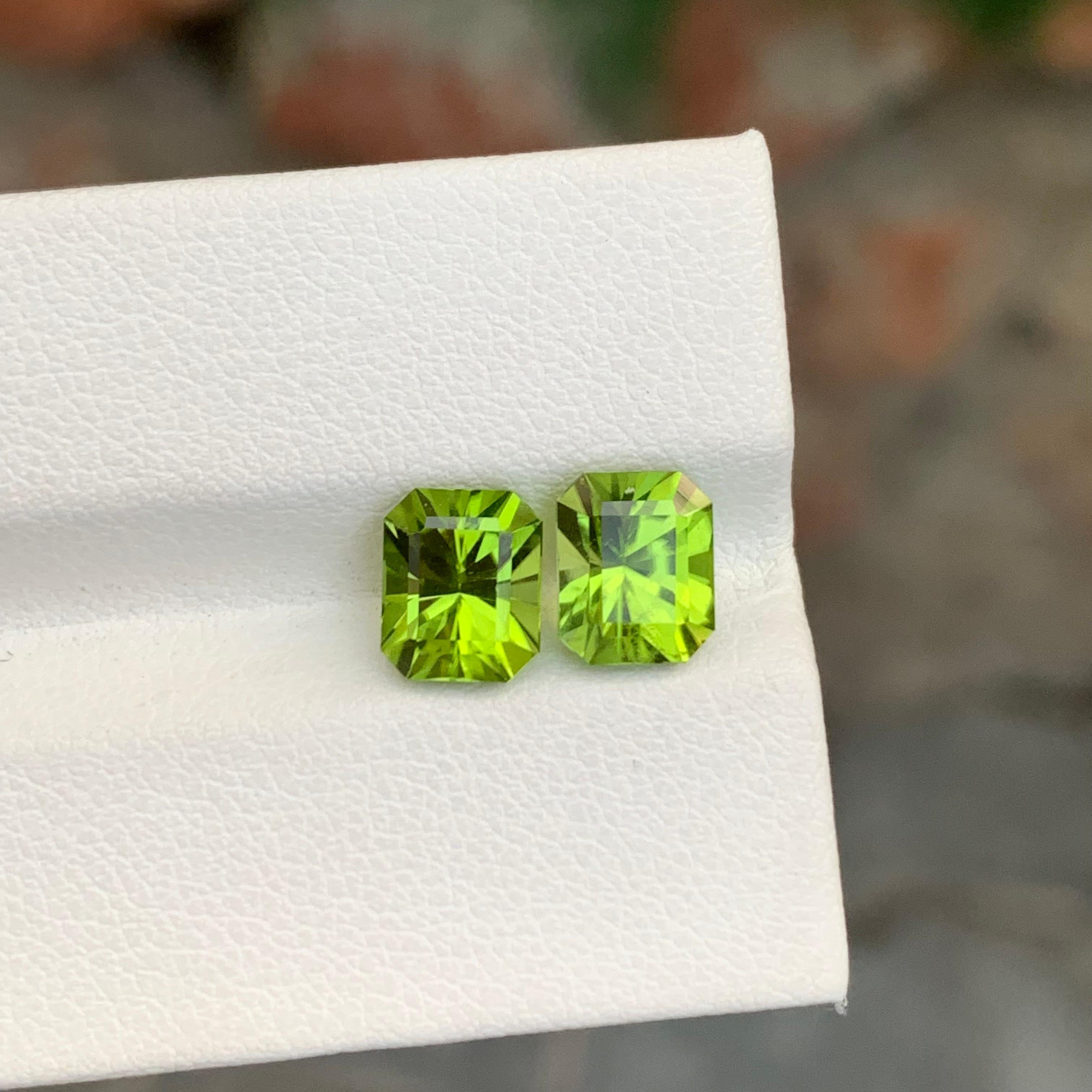 3,90 Karat natürliche lose Peridot Paar Quadrat Form Edelstein für Ohrringe im Angebot 2