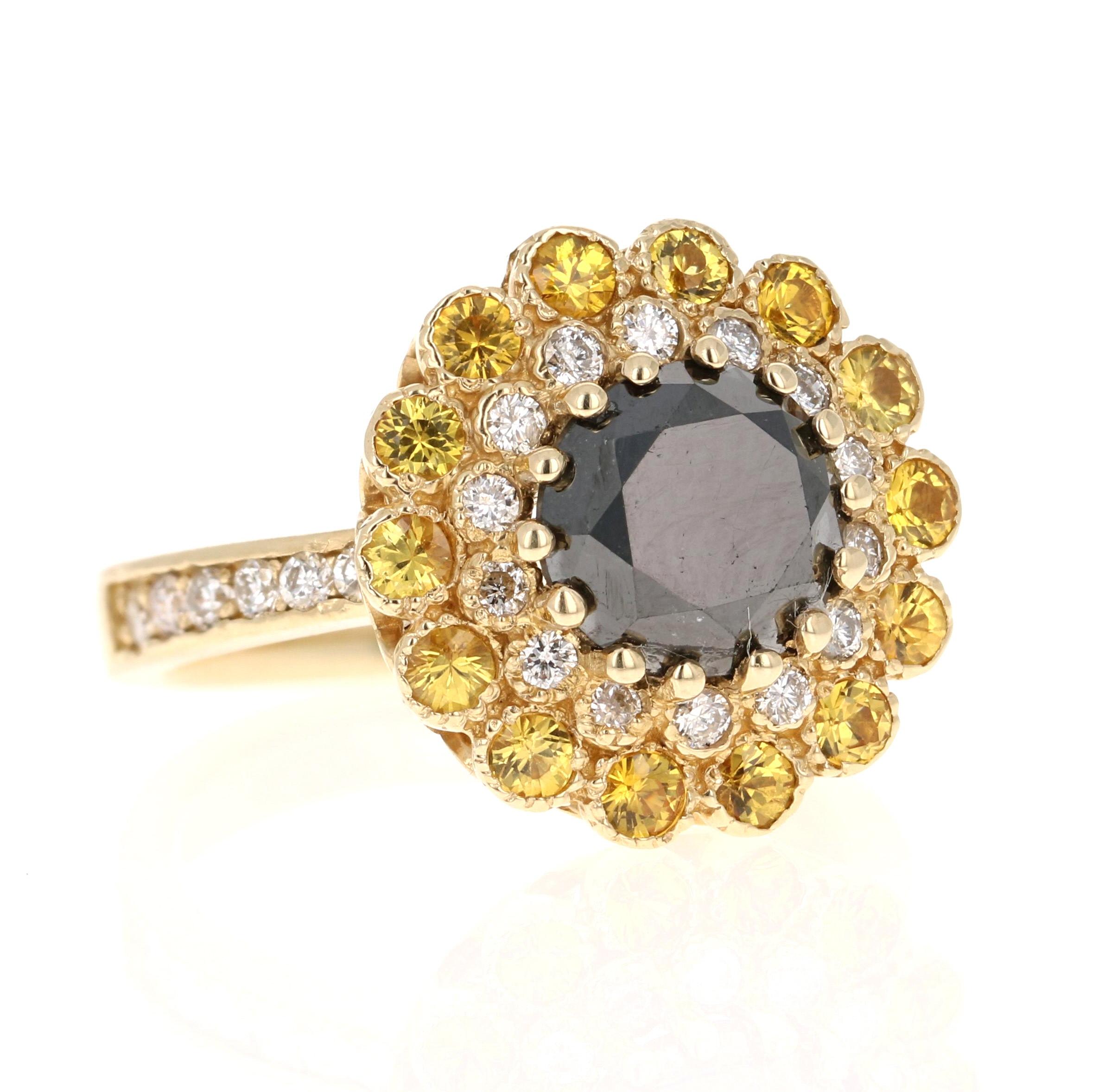 Taglio rotondo Anello di fidanzamento in oro giallo con diamante nero e zaffiro da 3,90 carati taglio rotondo in vendita