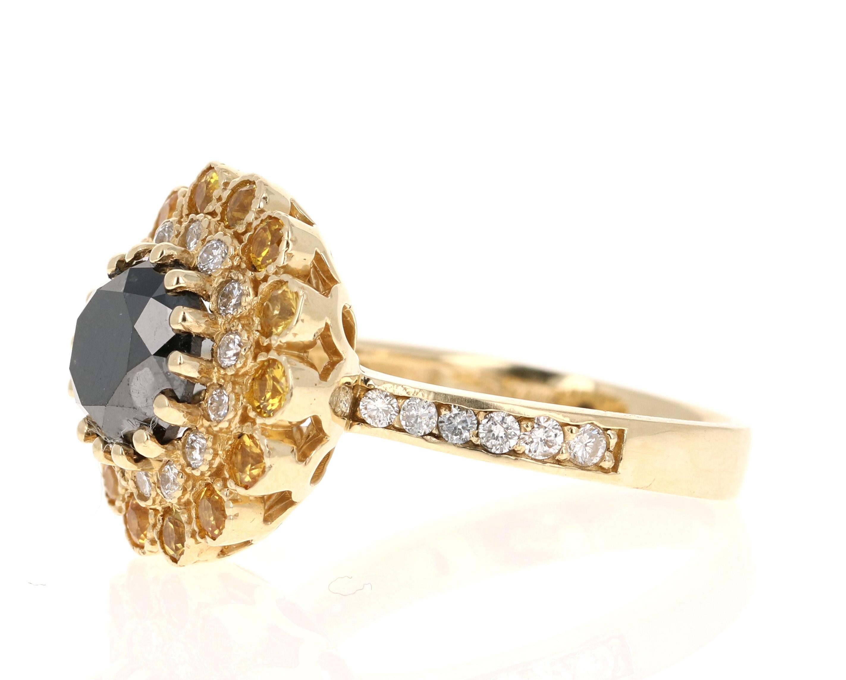 Anello di fidanzamento in oro giallo con diamante nero e zaffiro da 3,90 carati taglio rotondo In condizioni Nuovo in vendita a Los Angeles, CA