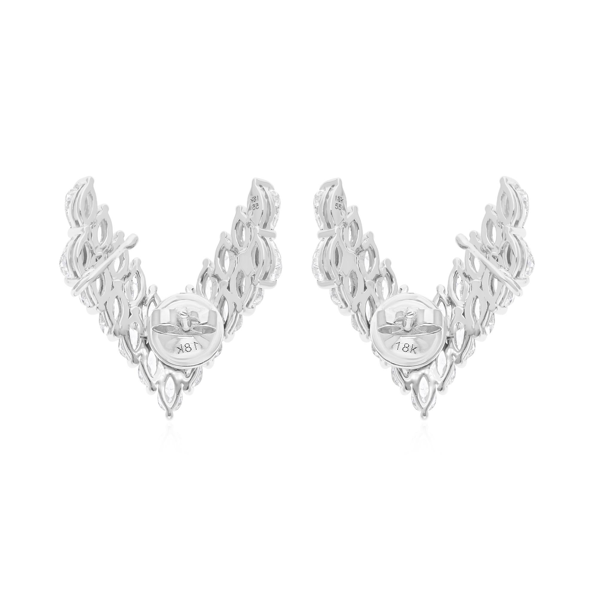3.90 Carat SI/H Pear Brilliant Cut Diamond V Shape Earrings 18 Karat White Gold In New Condition For Sale In Diera, Dubai