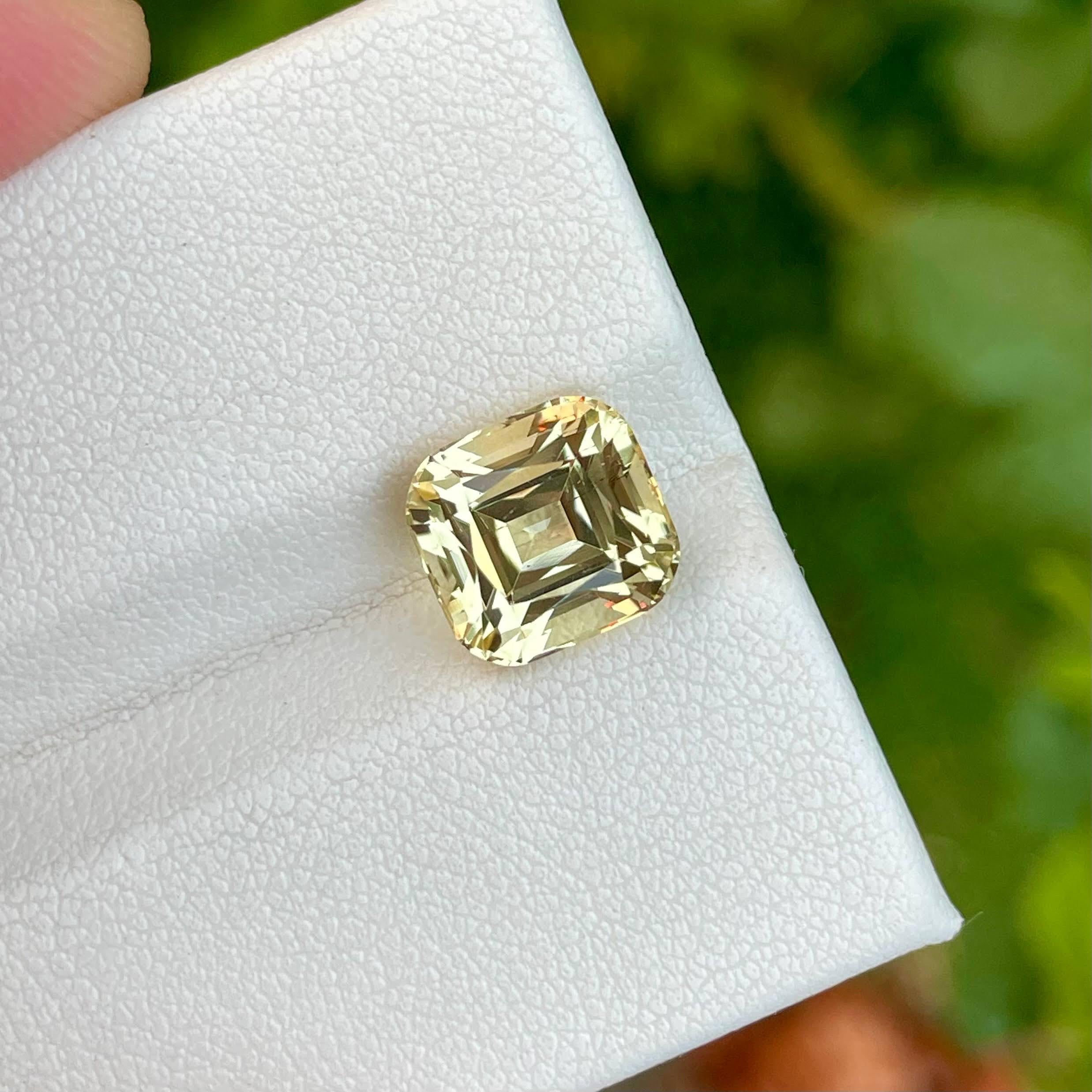 3,90 Karat Light Yellow Scapolite Stein Cushion Cut Tanzanian Edelstein (Kissenschliff) im Angebot