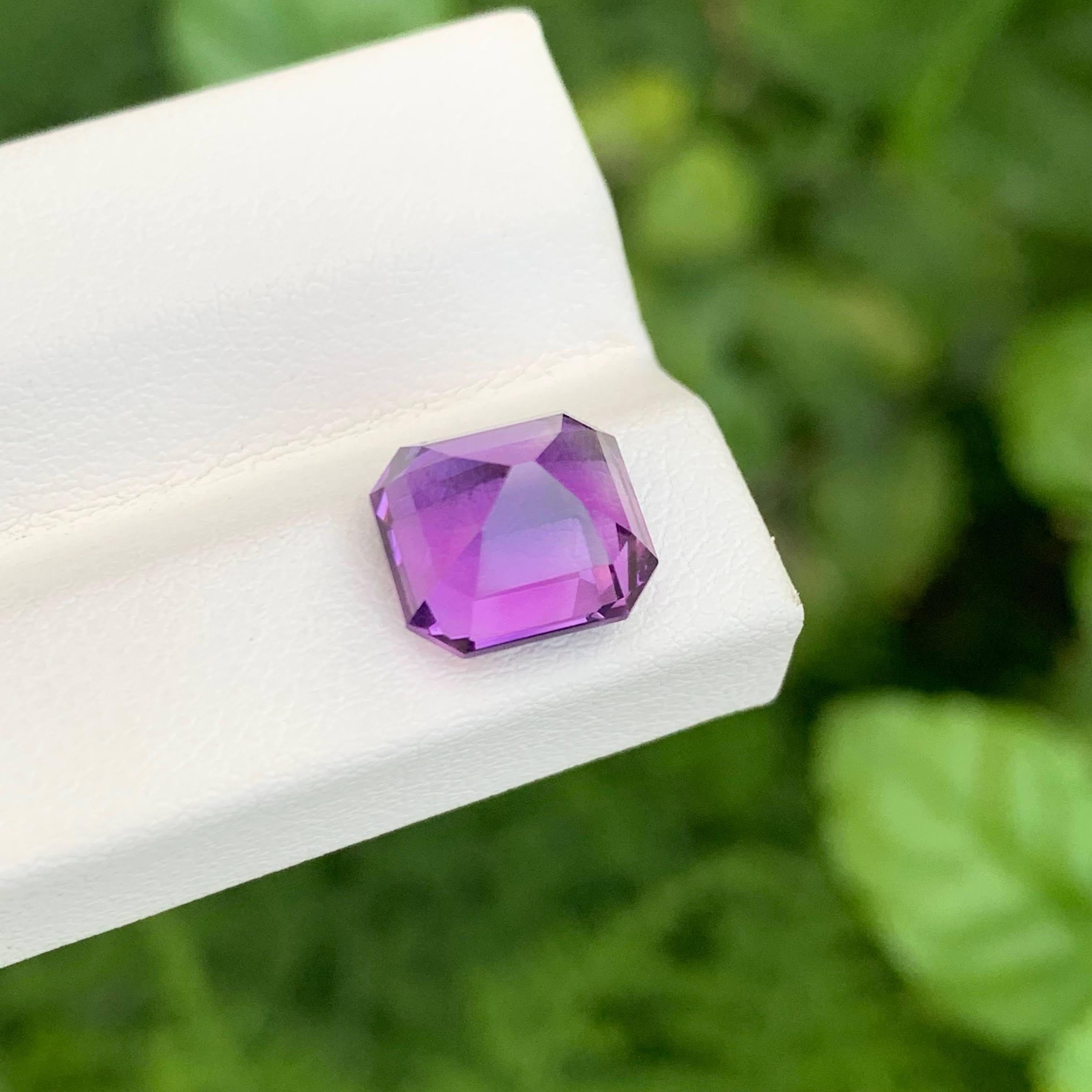 Modern 3.90 carats Purple Amethyst Stone Emerald Cut Natural Brazilian Gemstone For Sale