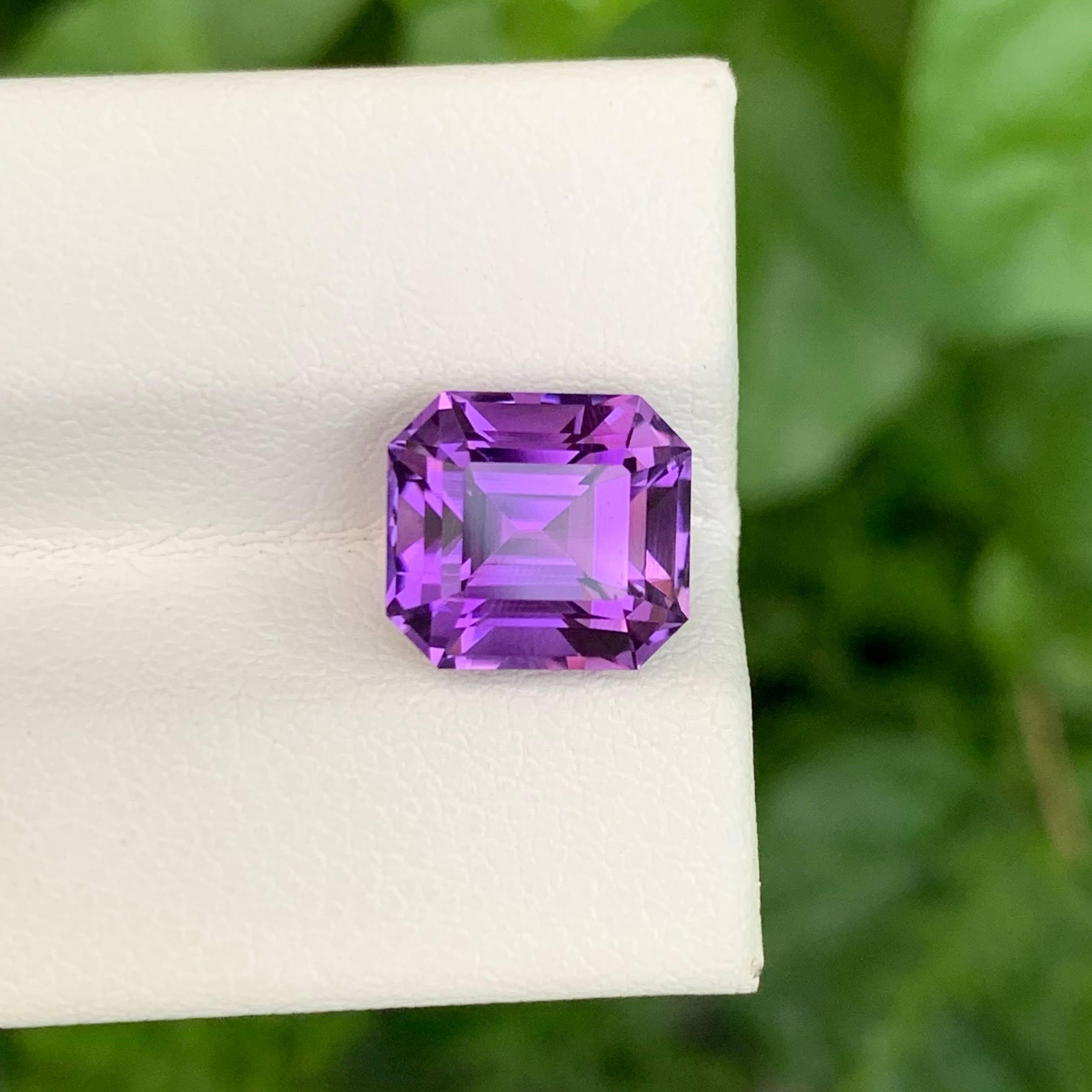 3.90 carats Purple Amethyst Stone Emerald Cut Natural Brazilian Gemstone In New Condition For Sale In Bangkok, TH