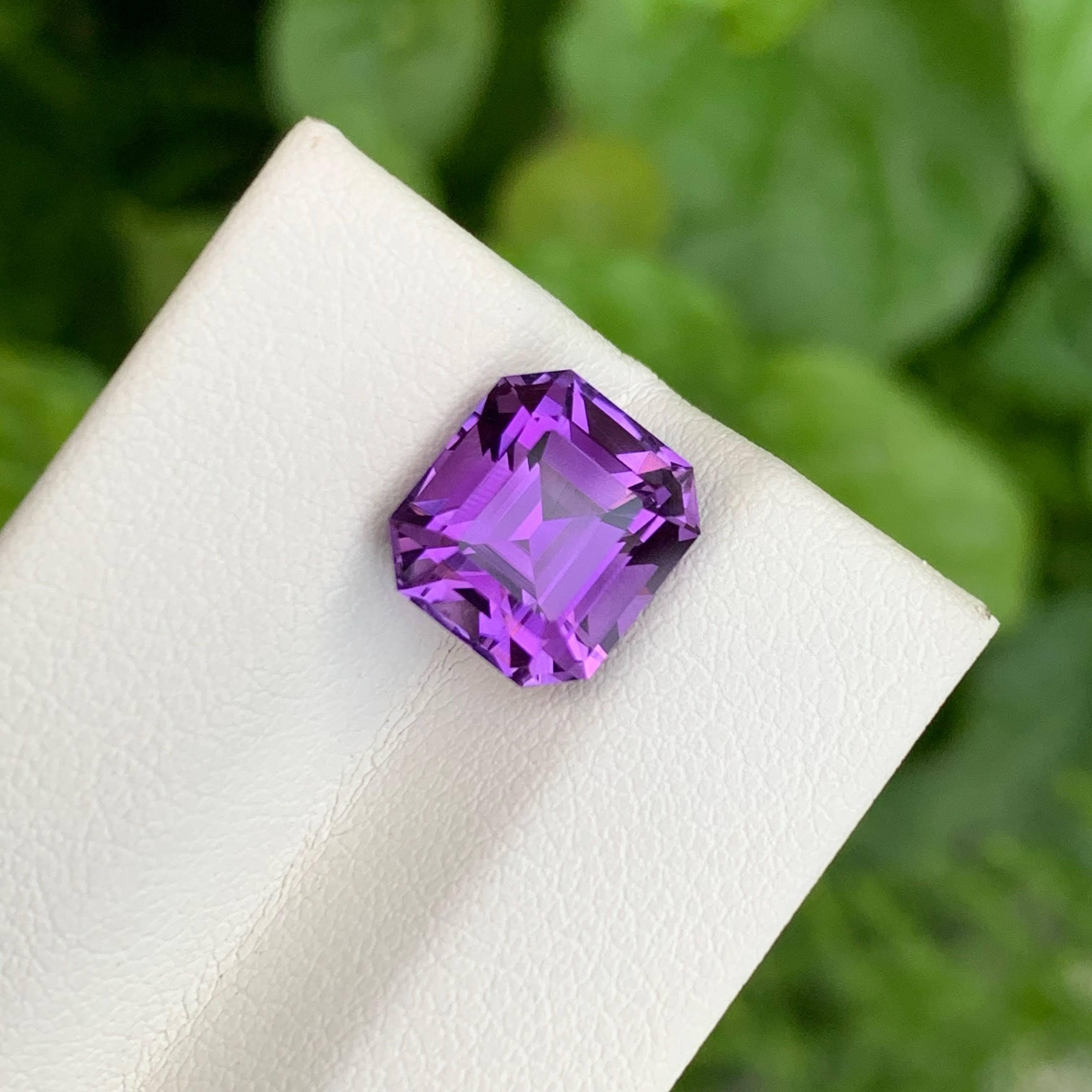 3.90 carats Purple Amethyst Stone Emerald Cut Natural Brazilian Gemstone For Sale 1