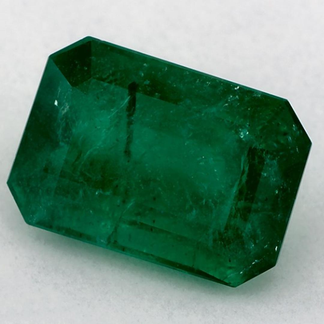 Con un vibrante tono verde, la piedra de nacimiento de mayo es un símbolo del renovado crecimiento primaveral. 

Explora la vibrante colección de esmeraldas, rubíes y zafiros de nuestra tienda, disponibles como gemas sueltas y combinadas con nuestra