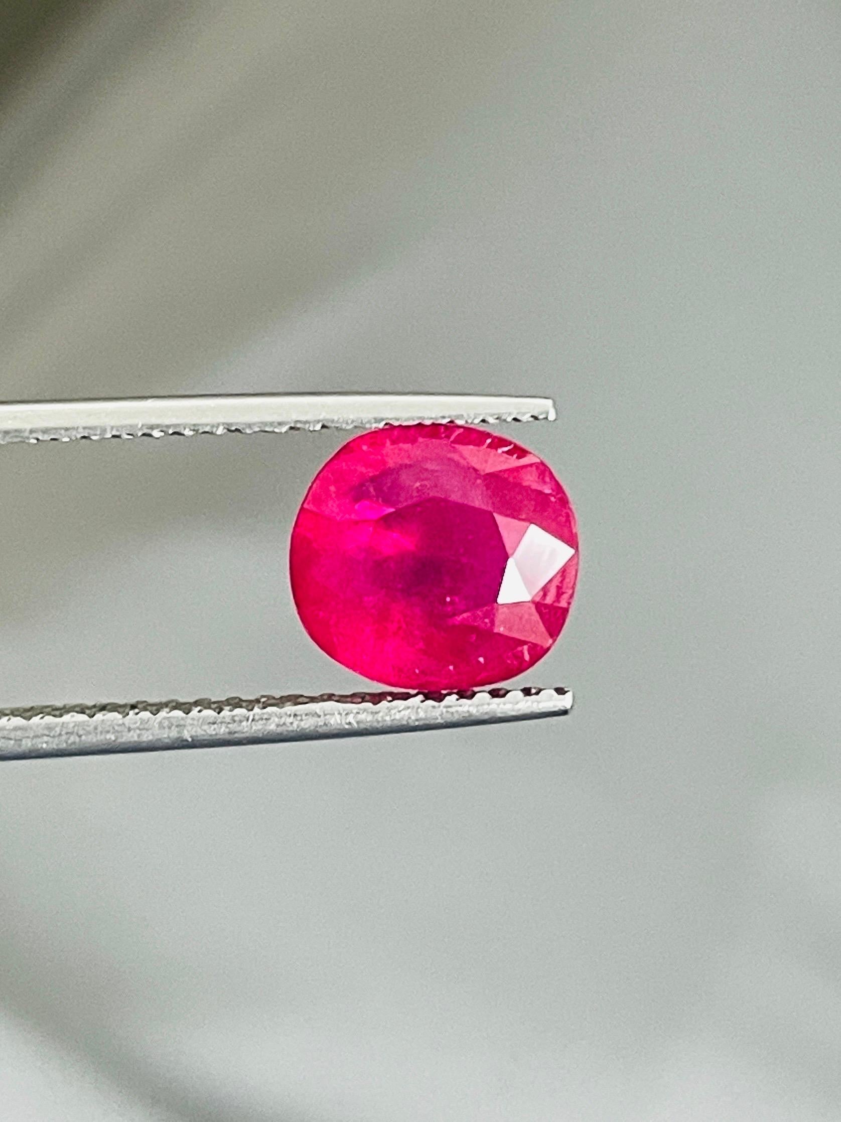 Taglio brillante 3,90 carati di rubino Mogok naturale non riscaldato di colore rosso Birmania in vendita