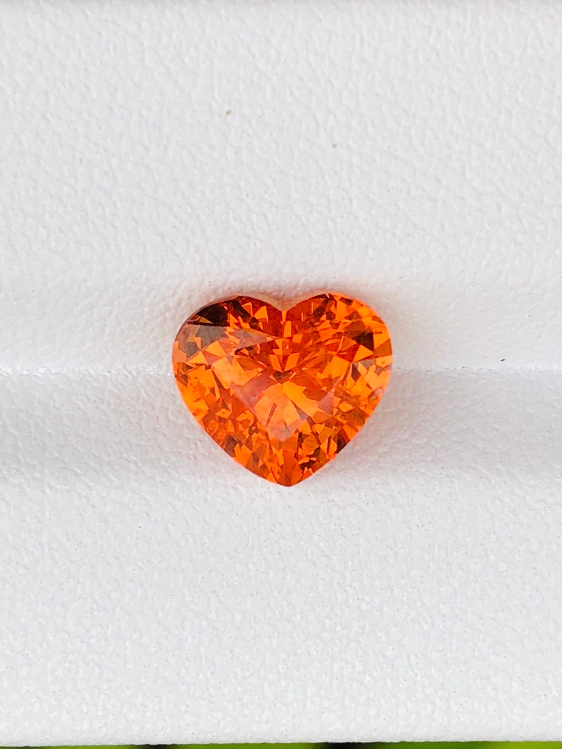 3,90 Karat Hochpräzisions Spessartit Fanta Granat Edelstein Auge sauber Qualität im Angebot 1