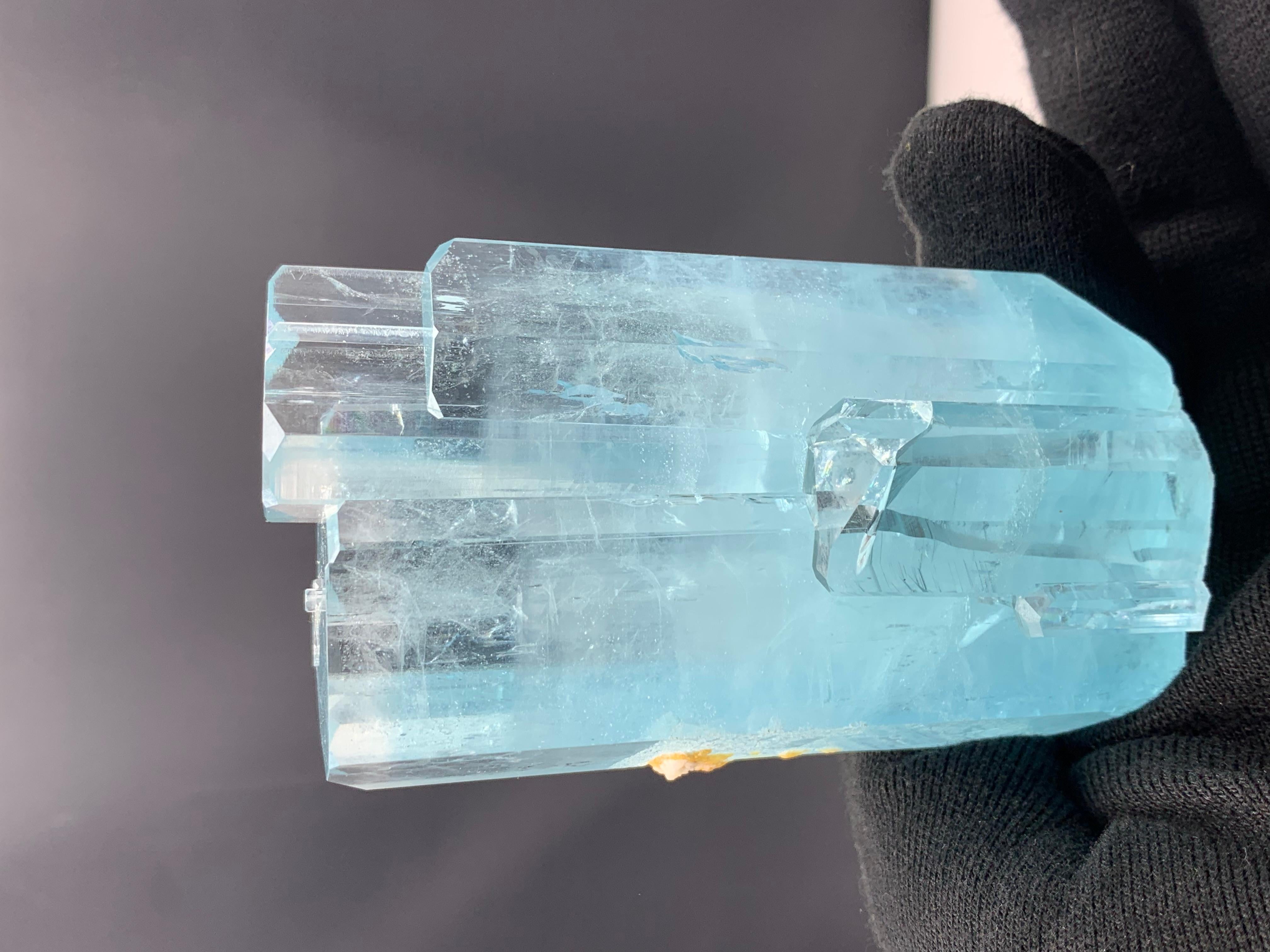 Cristal de roche Magnifique bouleau en spécimen d'aigue-marine 390 grammes provenant de Skardu, Pakistan  en vente