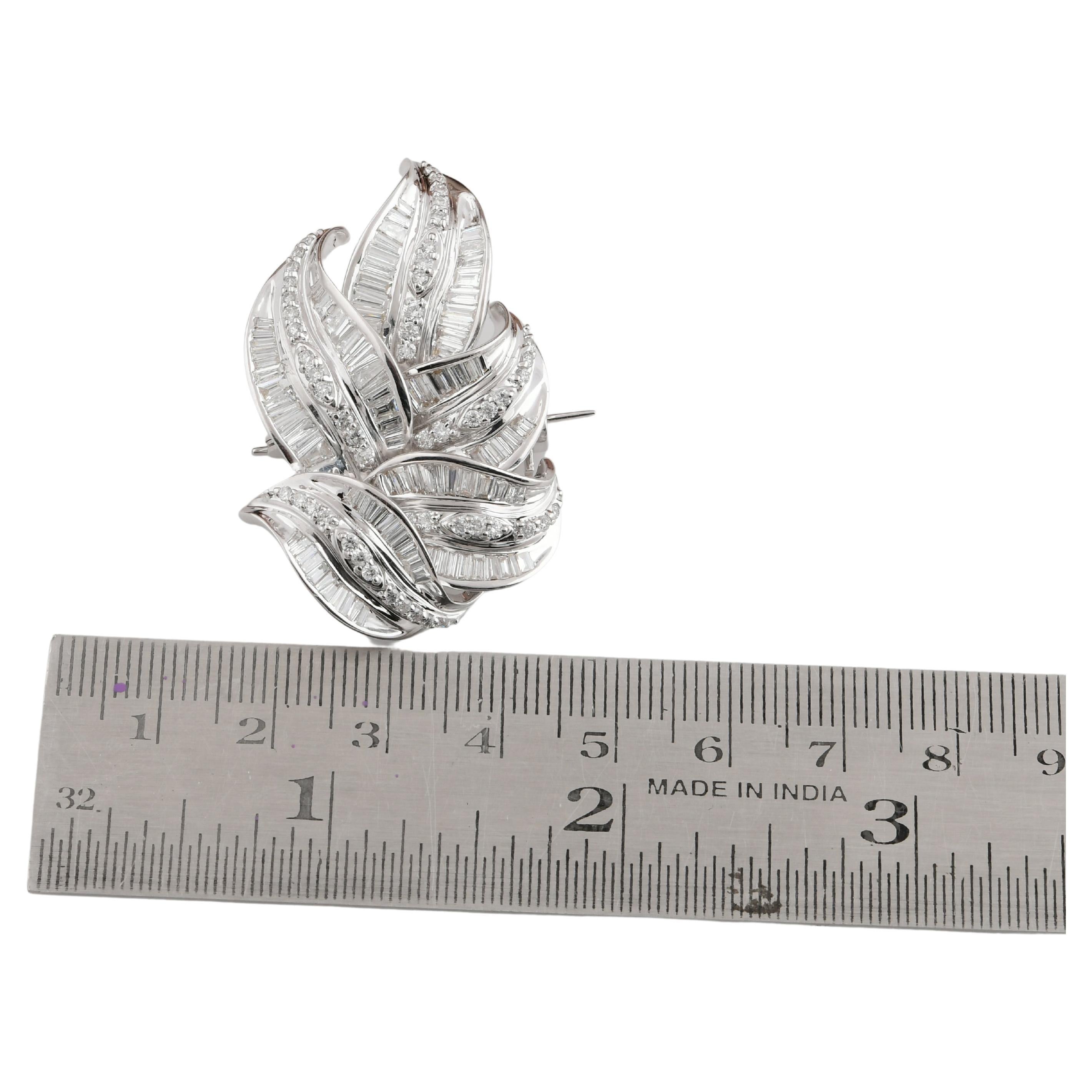 3.91 Carat Baguette Diamond Leaf Brooch 18 Karat White Gold Pendant Fine Jewelry In New Condition In Diera, Dubai