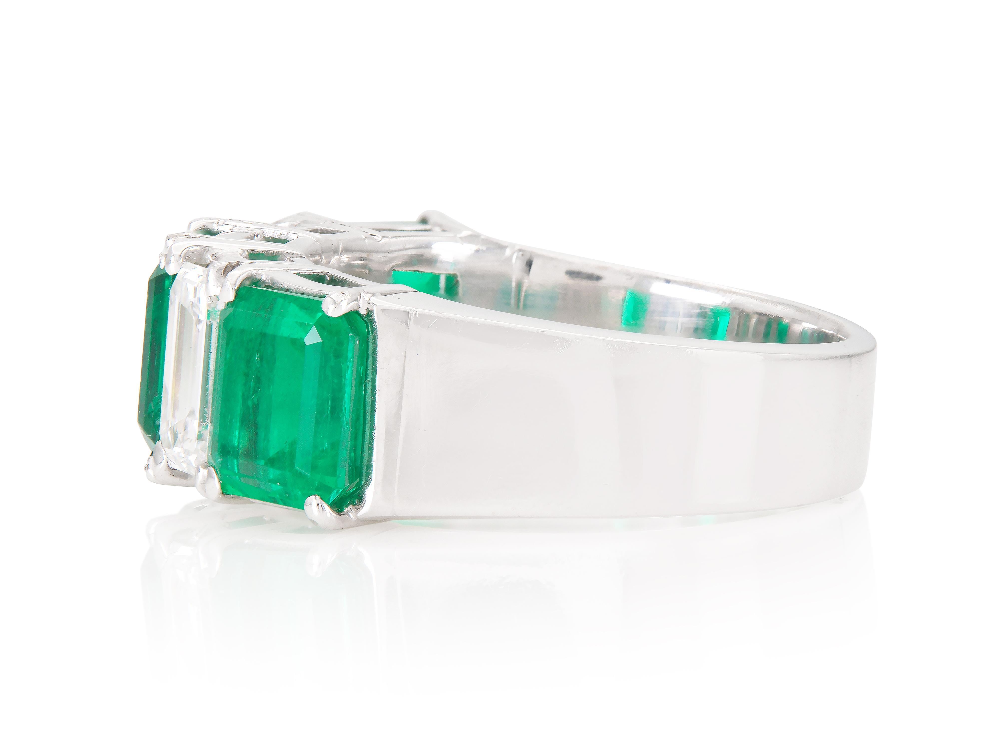 3,91 Karat Smaragd & 1,51 Karat Diamantring (Smaragdschliff) im Angebot