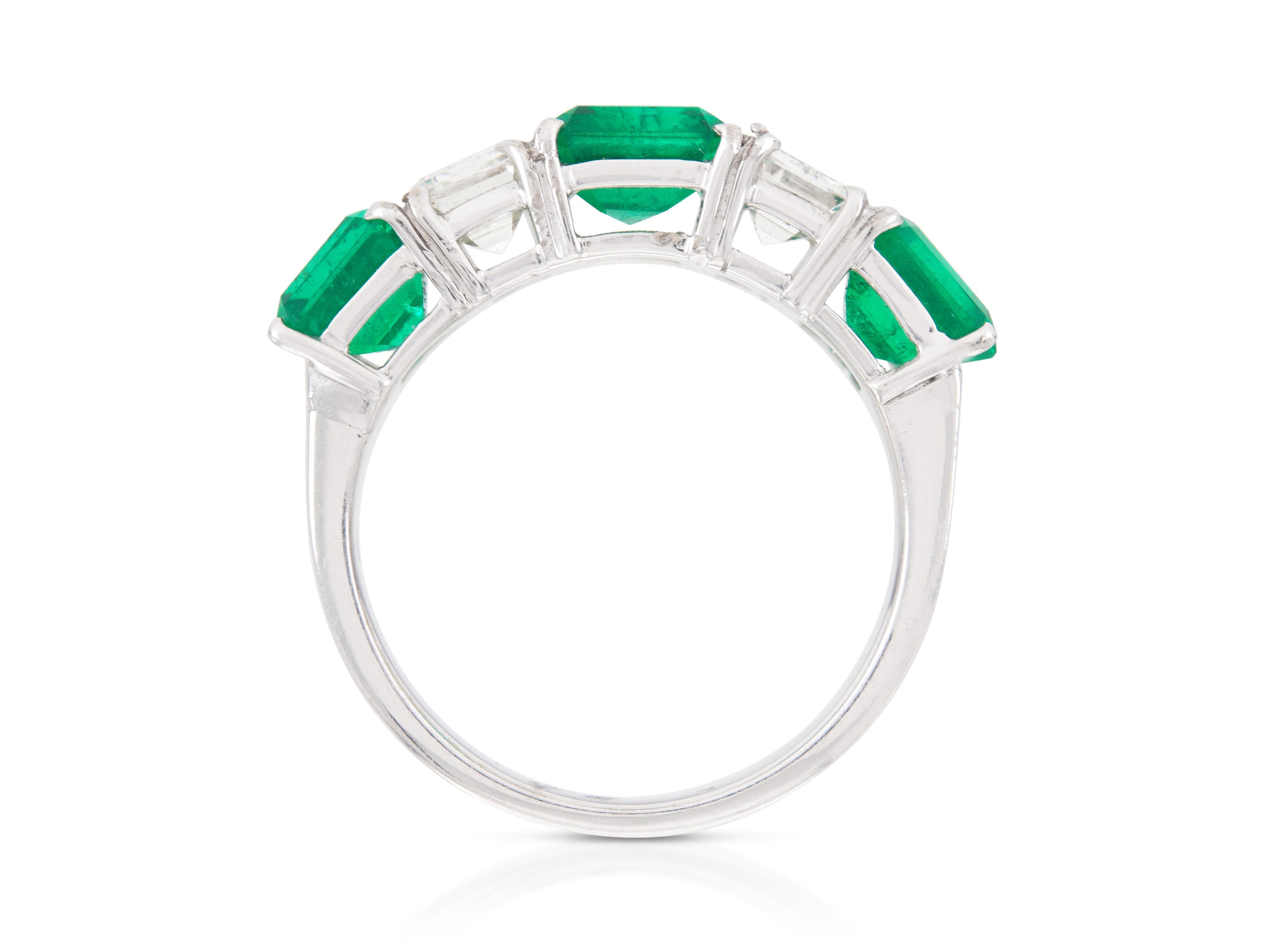 3,91 Karat Smaragd & 1,51 Karat Diamantring im Zustand „Gut“ im Angebot in New York, NY