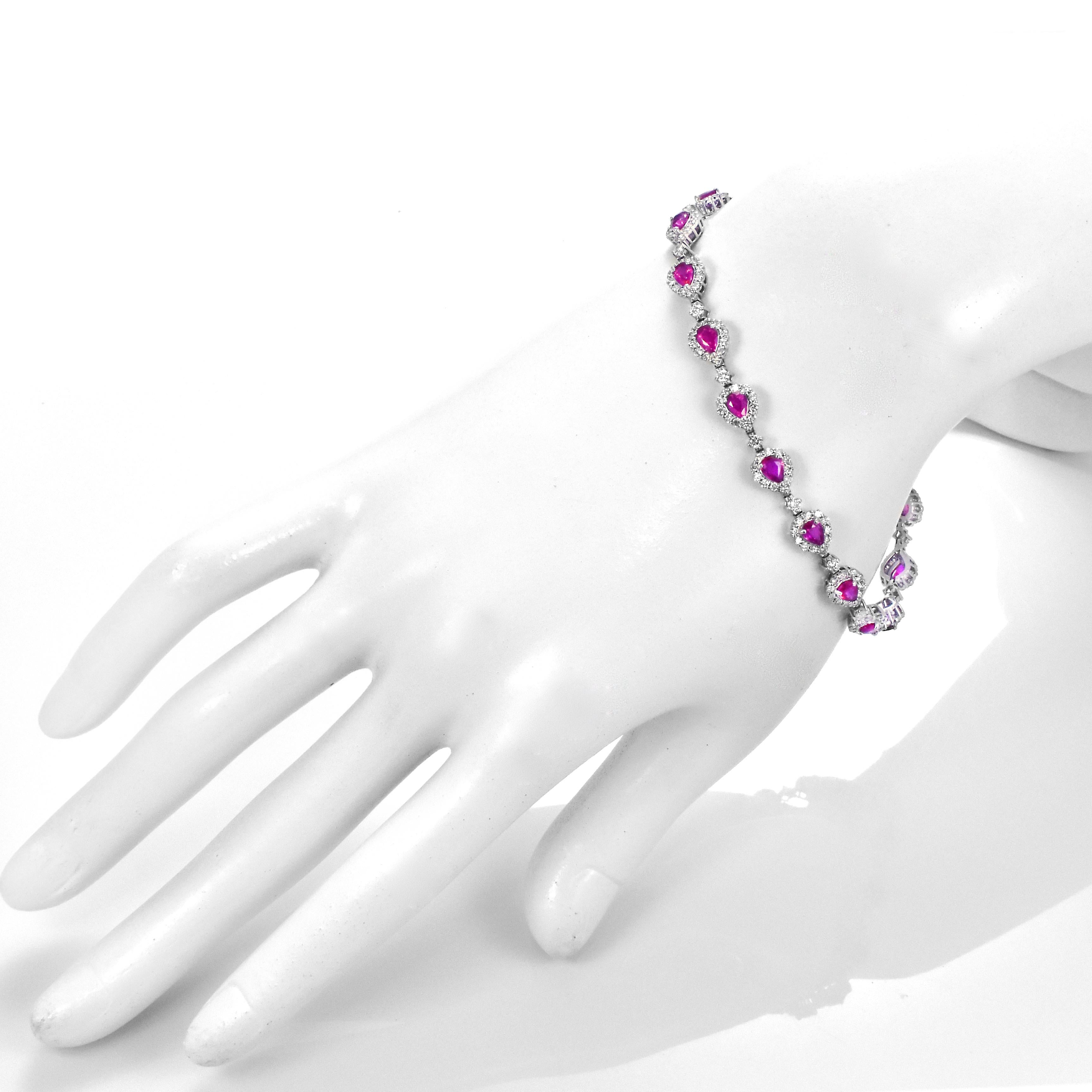 Bracciale con rubini naturali non riscaldati e diamanti da 3,91 carati in platino In condizioni Nuovo in vendita a Tokyo, JP