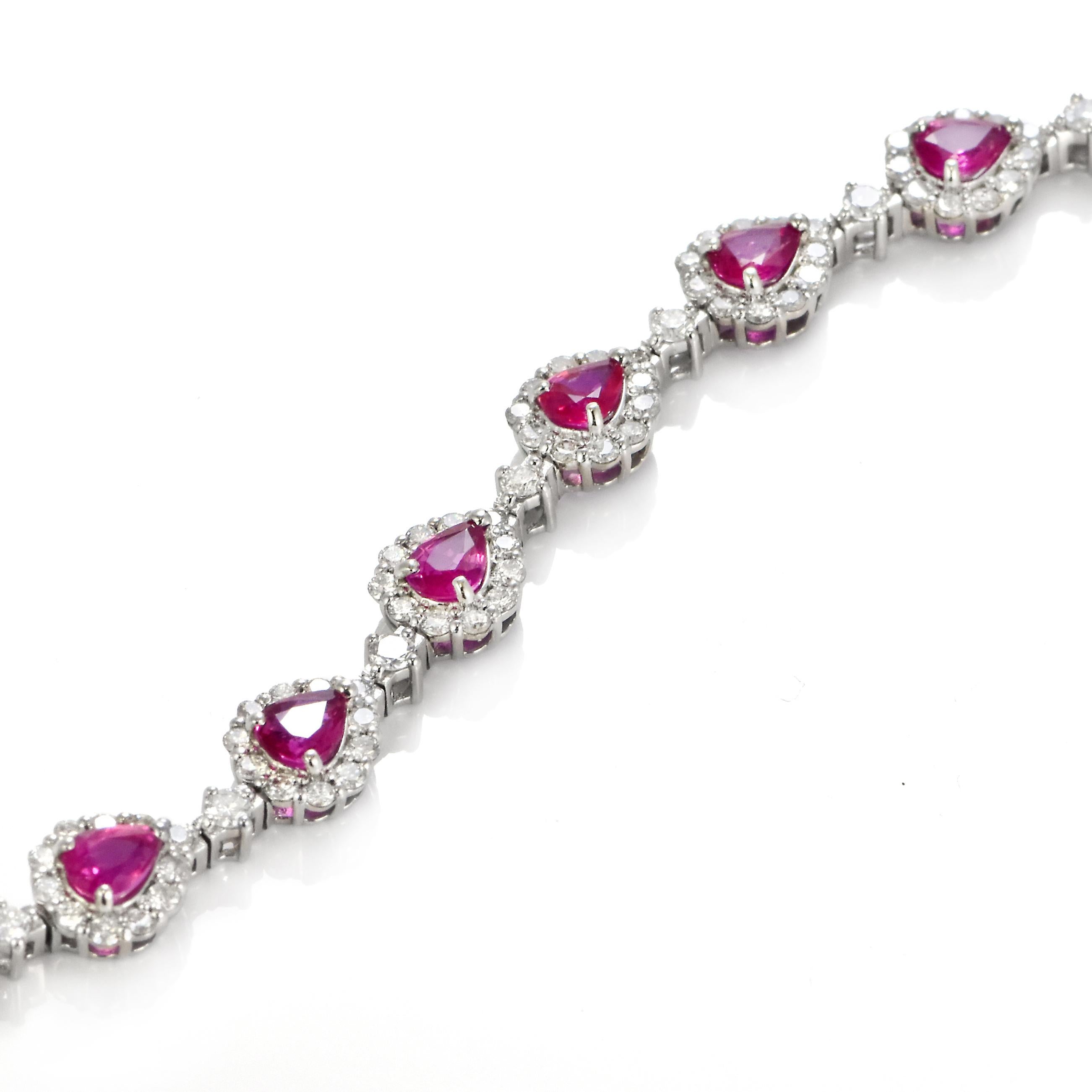 Bracciale con rubini naturali non riscaldati e diamanti da 3,91 carati in platino in vendita 3