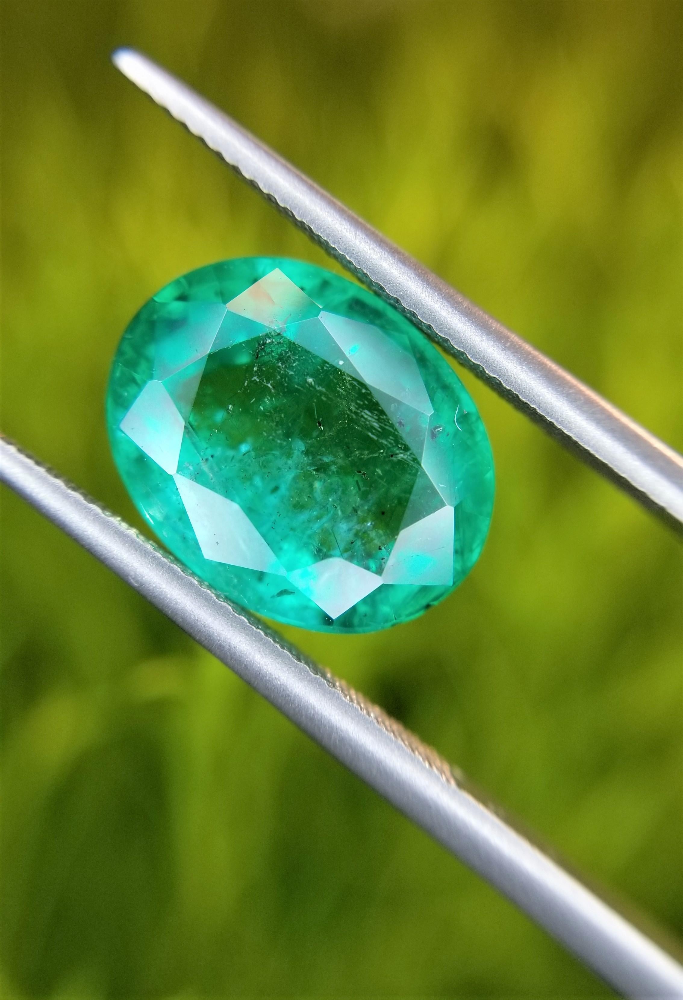 3,91 Karat Gewicht Oval geformt grüne Farbe IGITL zertifiziert Smaragd Edelstein Anhänger (Zeitgenössisch) im Angebot