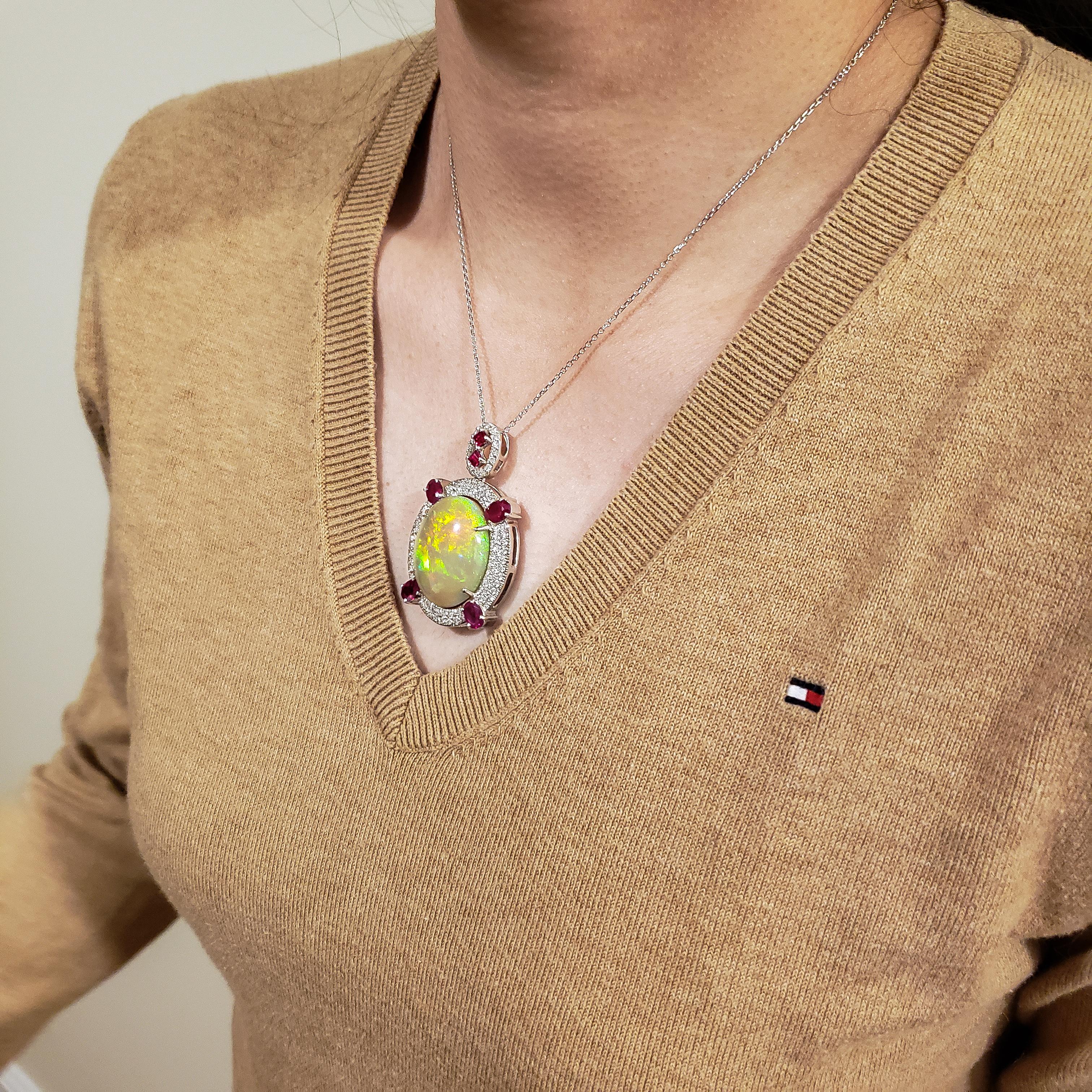 De las mujeres Collar Colgante de Ópalo, Rubí y Diamantes de 39,14 Quilates en venta