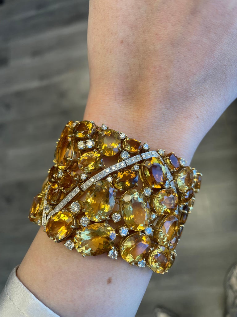 391.86ct Citrine and Diamond Necklace, Bracelet, and Earrings Set 18k Yellow Gold For Sale at
