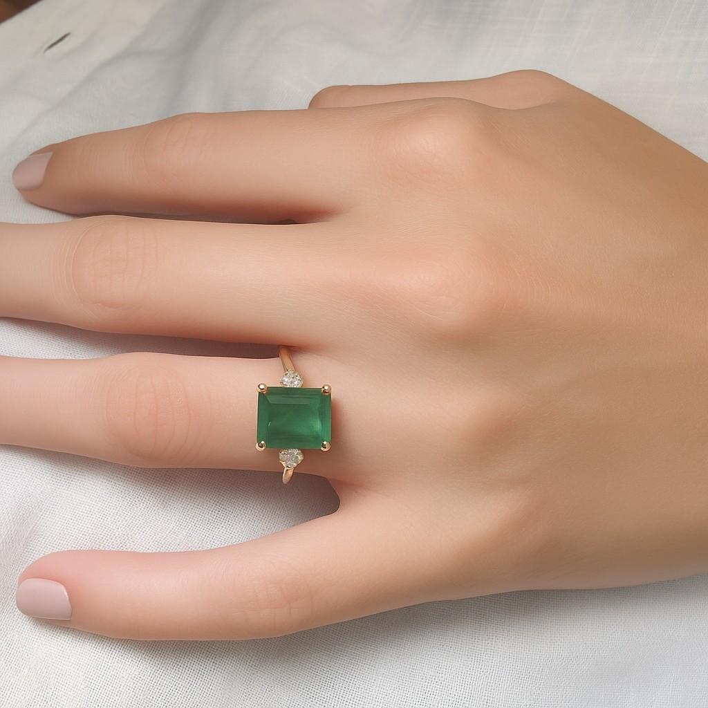 3.91ct Natura Emerald Diamond Three-Stone Ring  18K  Yellow Gold  Handmade gift in vendita 1