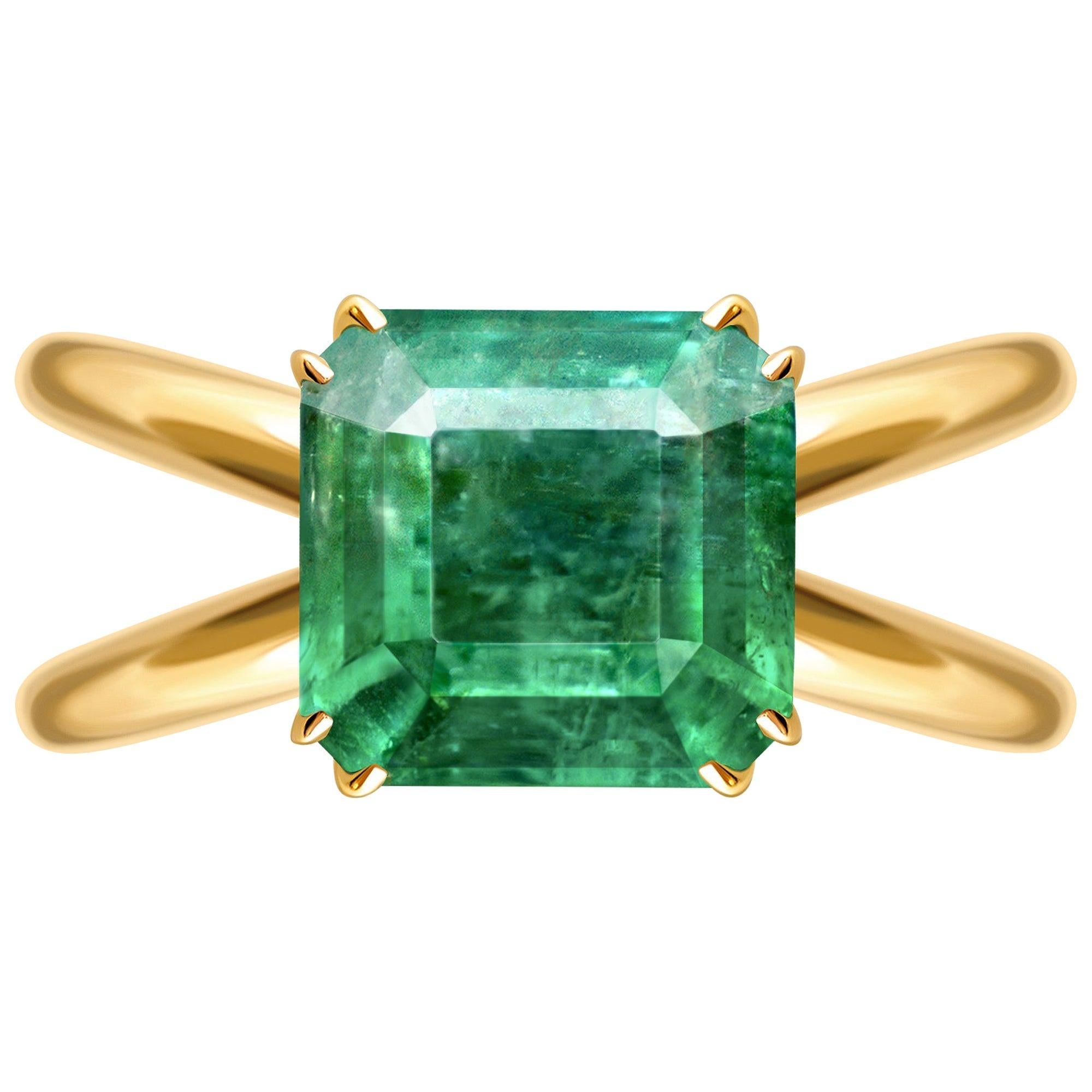 For Sale:  3, 92 Carat Intense Green Minor Oil Natural Emerald 18 Karat Yellow Gold Ring