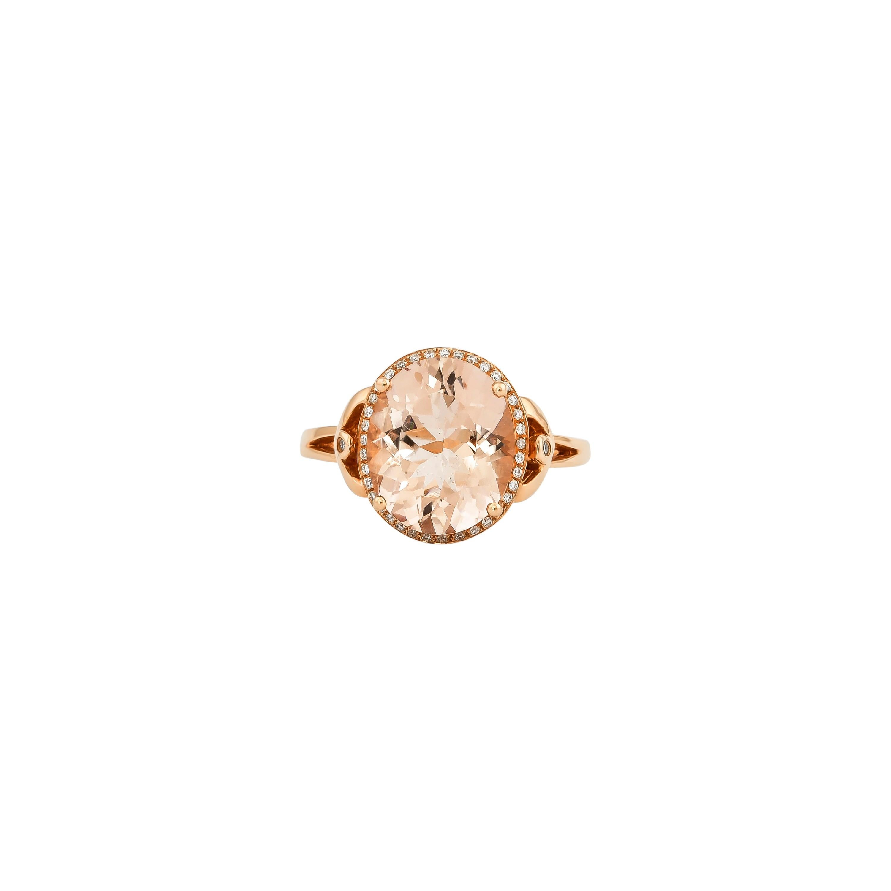 Oval Cut 3.9 Carat Morganite Ring in 18 Karat Rose Gold with Diamond For Sale