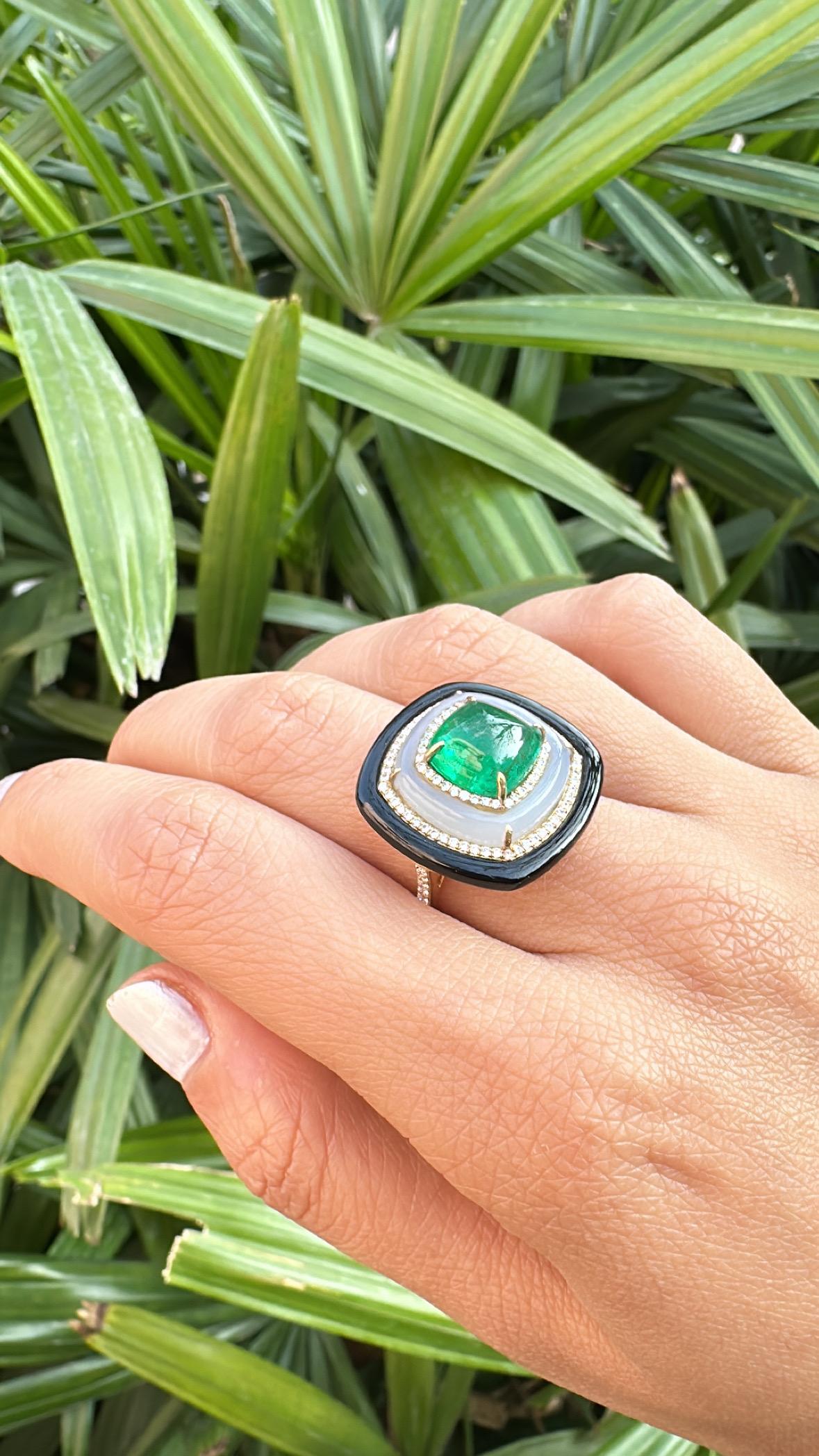 3.92 carats, Emerald Sugarloaf, Chalcedony, Black Onyx & Diamonds Cocktail Ring For Sale 6