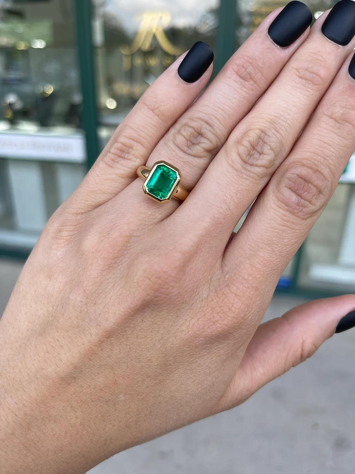 emerald bezel ring