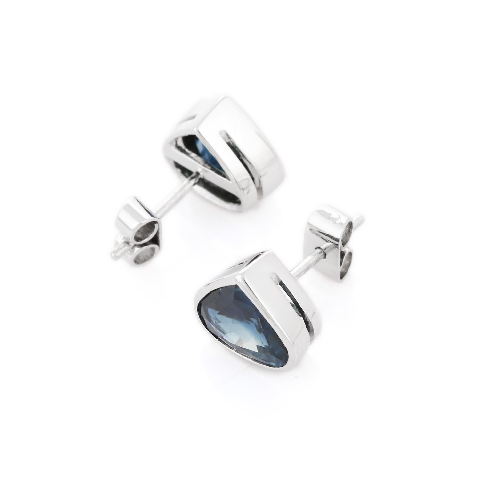 Art Deco 3.93 Carat Blue Sapphire Pear Shape Stud Earrings in 18K Solid White Gold For Sale