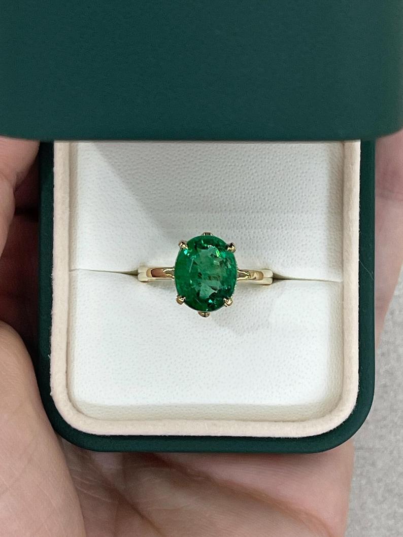 3,93 Karat 14K Dunkelgrüner ovaler Smaragd Solitär Ring Vier Zacken Schnörkeldetail 585 (Moderne) im Angebot