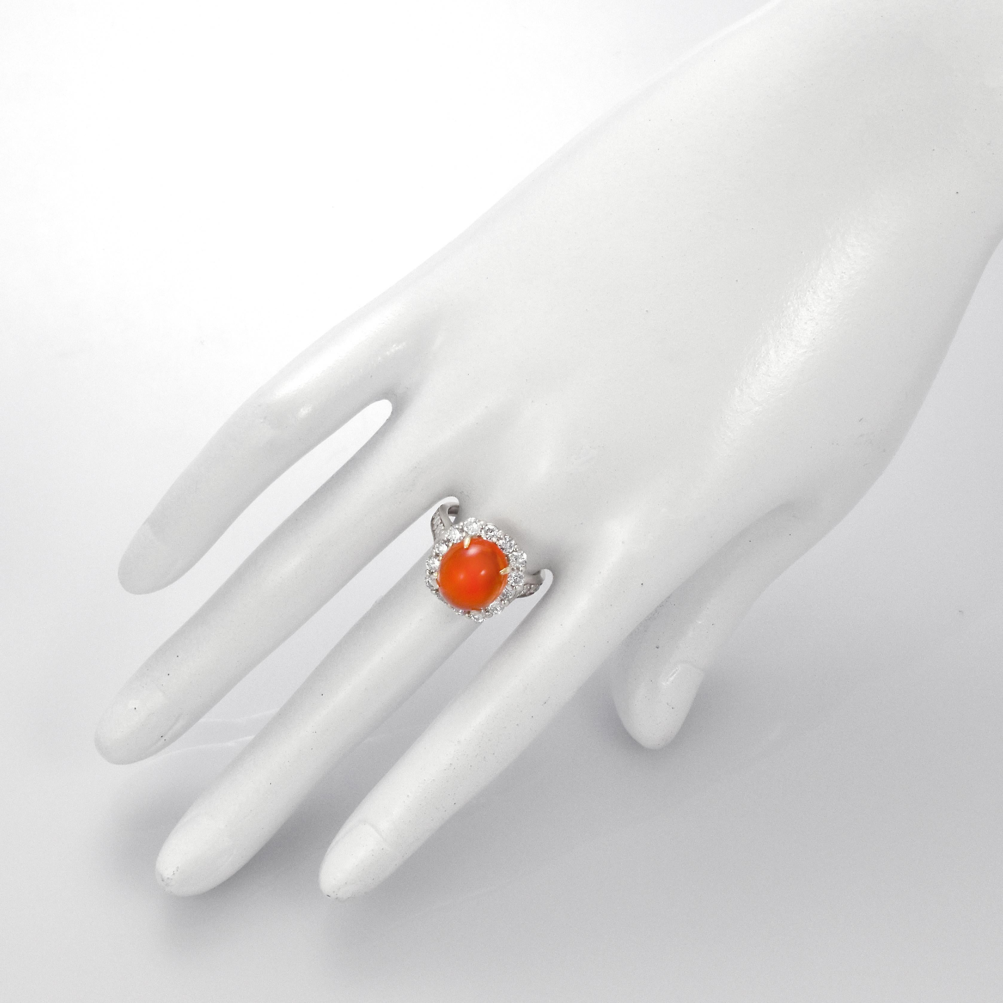 3.94 Carat Natural Caribbean Fire Opal and Diamond Ring Made in 18K Gold In New Condition For Sale In Tokyo, JP