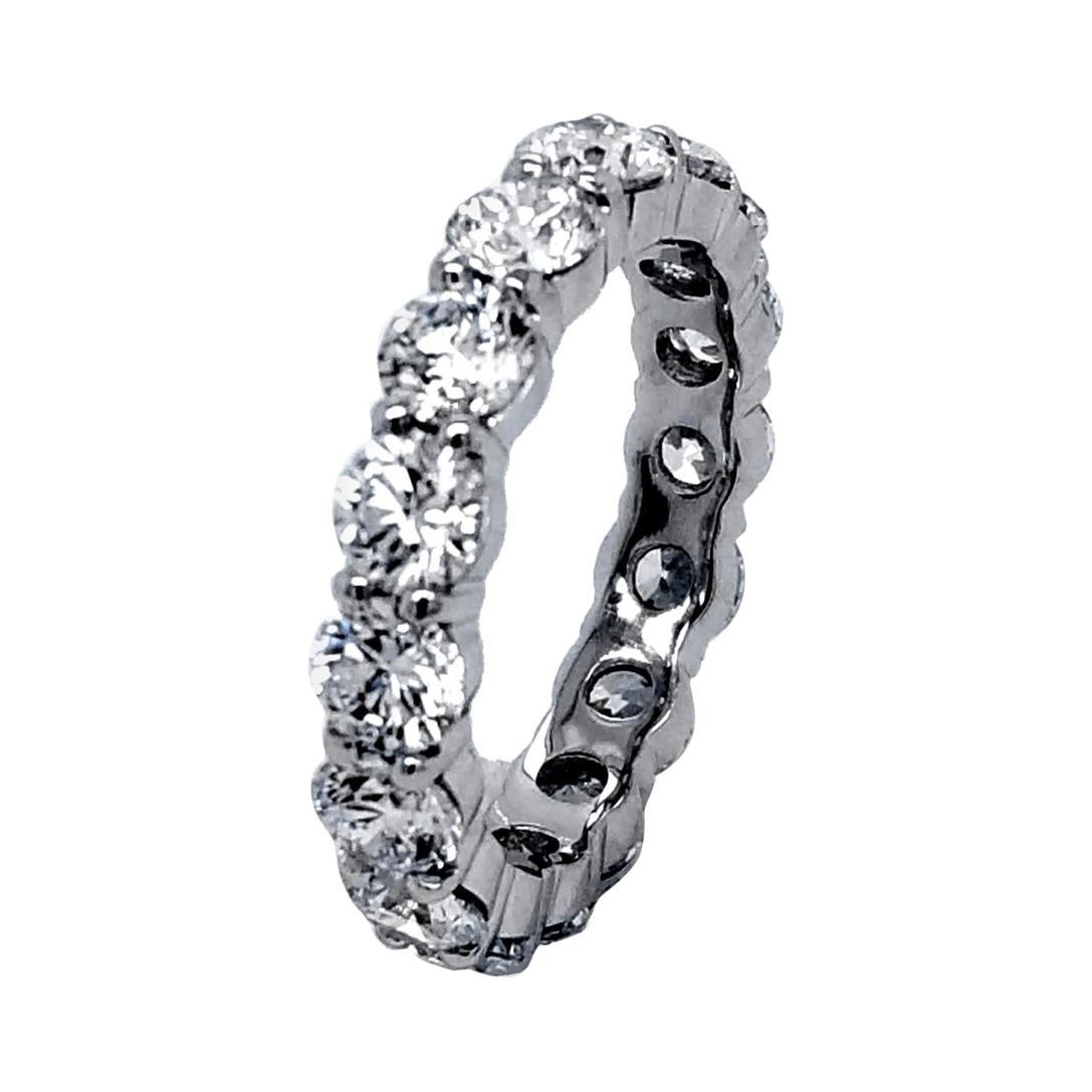 3.94 Carat Share Prong Round Brilliant Diamond 18 Karat Gold Eternity Ring For Sale