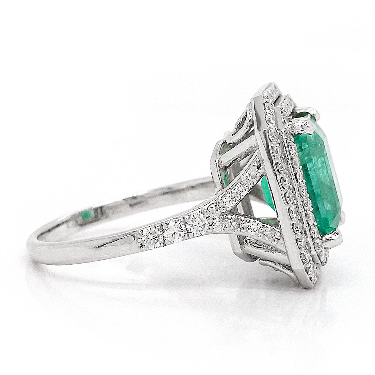 IGI Certified 3.94ct Total Weight Emerald and Diamond Ring 14k White Gold In New Condition In Ramat Gan, IL
