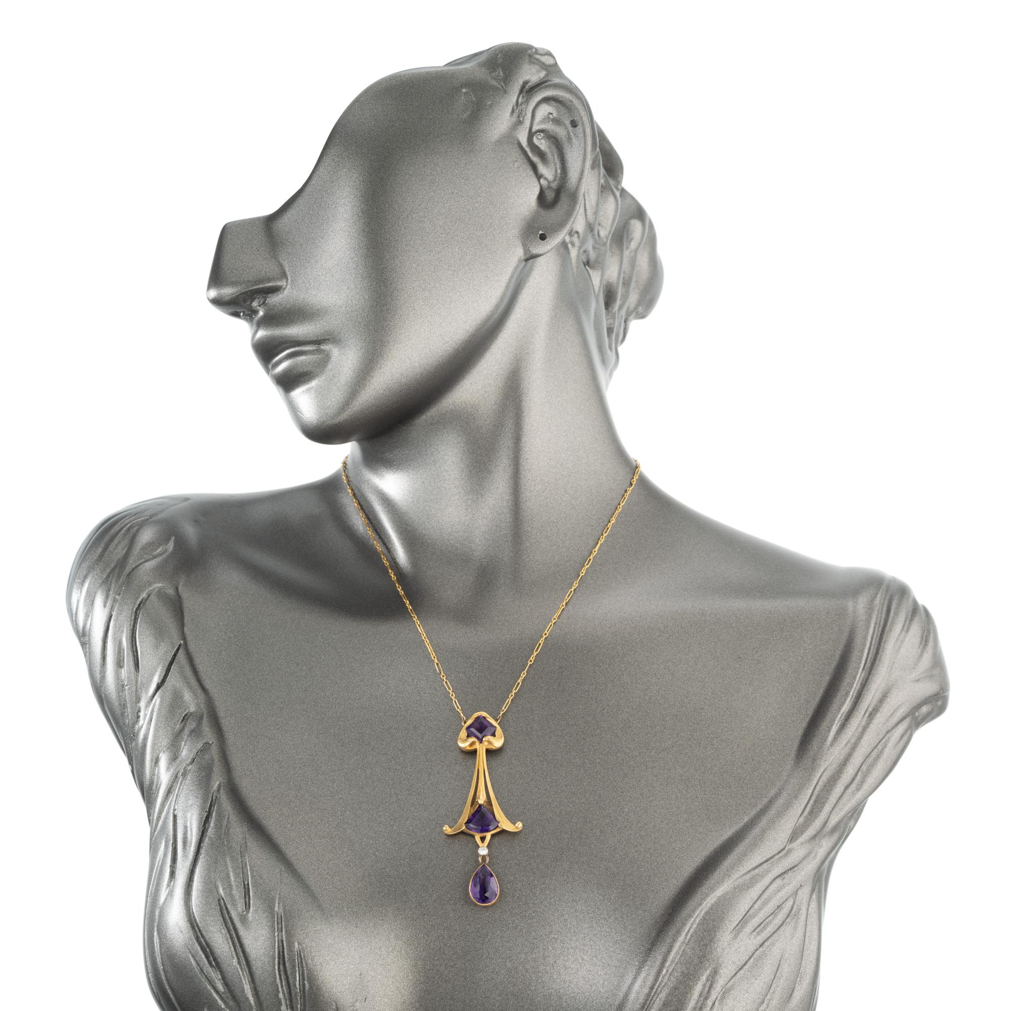 Women's 3.95 Carat Amethyst Yellow Gold Art Noveau Lavalear Pendant Necklace For Sale