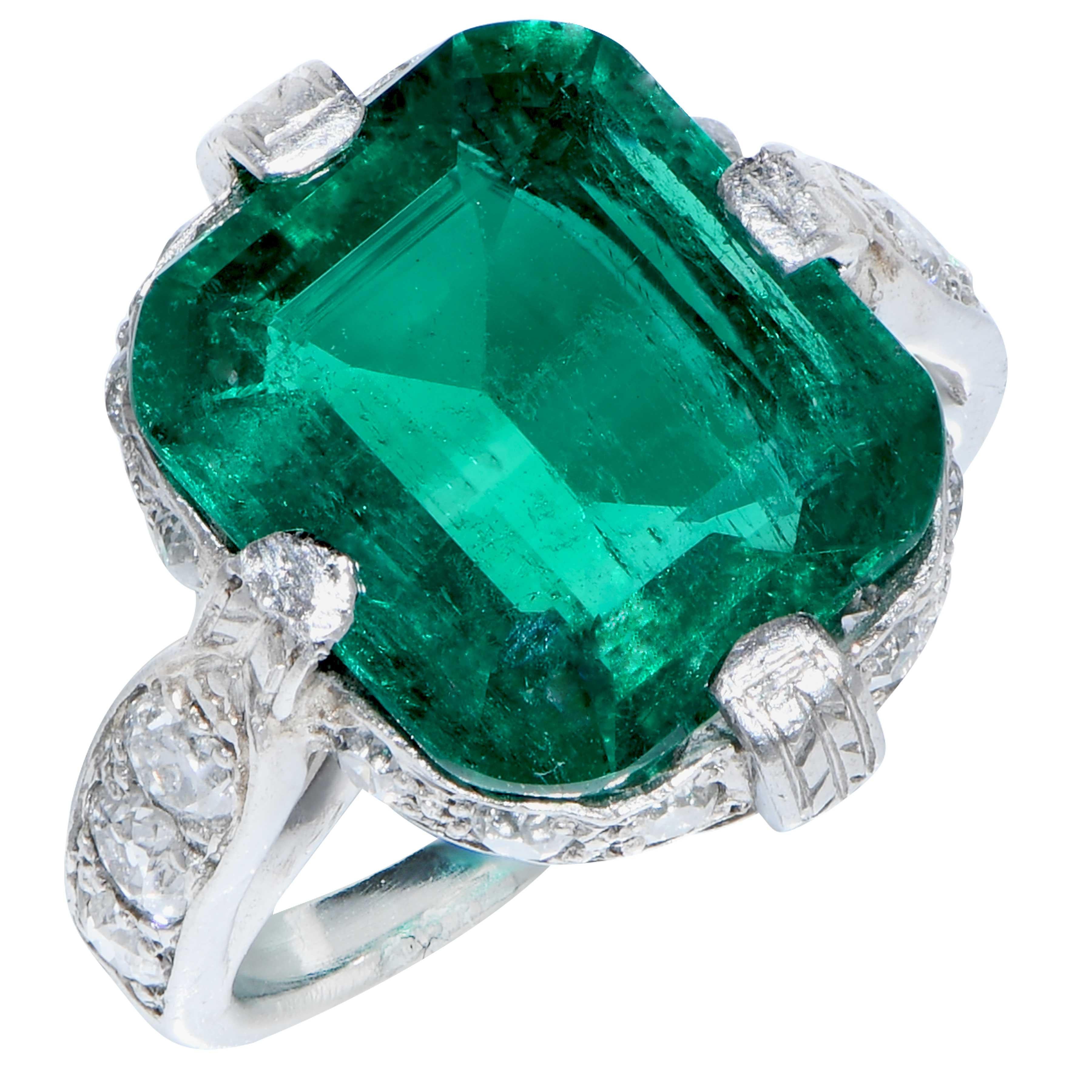 Colombian no oil emerald weighing 3.95 carats set in a platinum and diamond mounting. The emerald has an AGL certificate stating that it is natural with no clarity enhancement whatsoever.