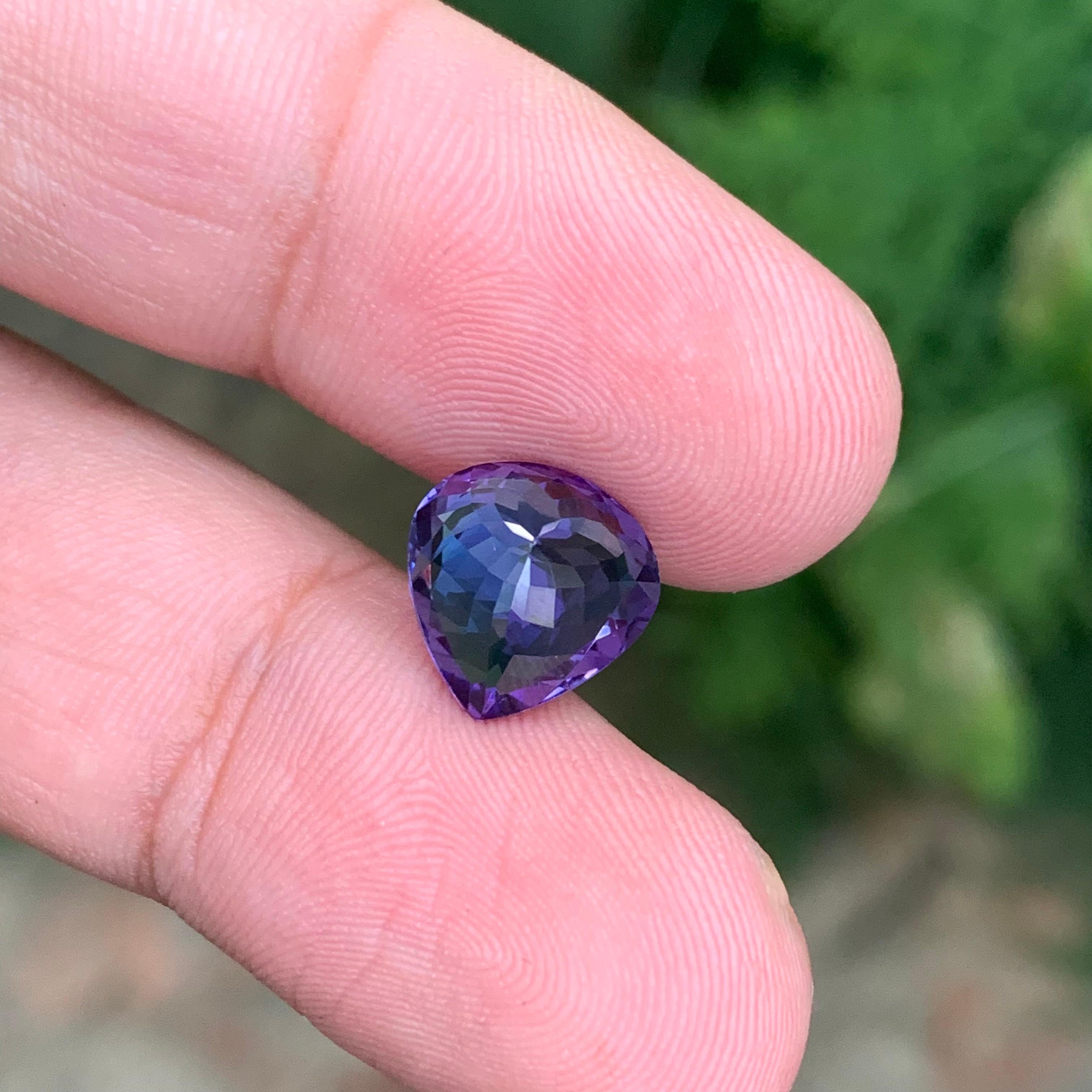 3.95 Carat Glamorous Faceted Tanzanite Pear Shape Gem From Tanzania Unisexe en vente