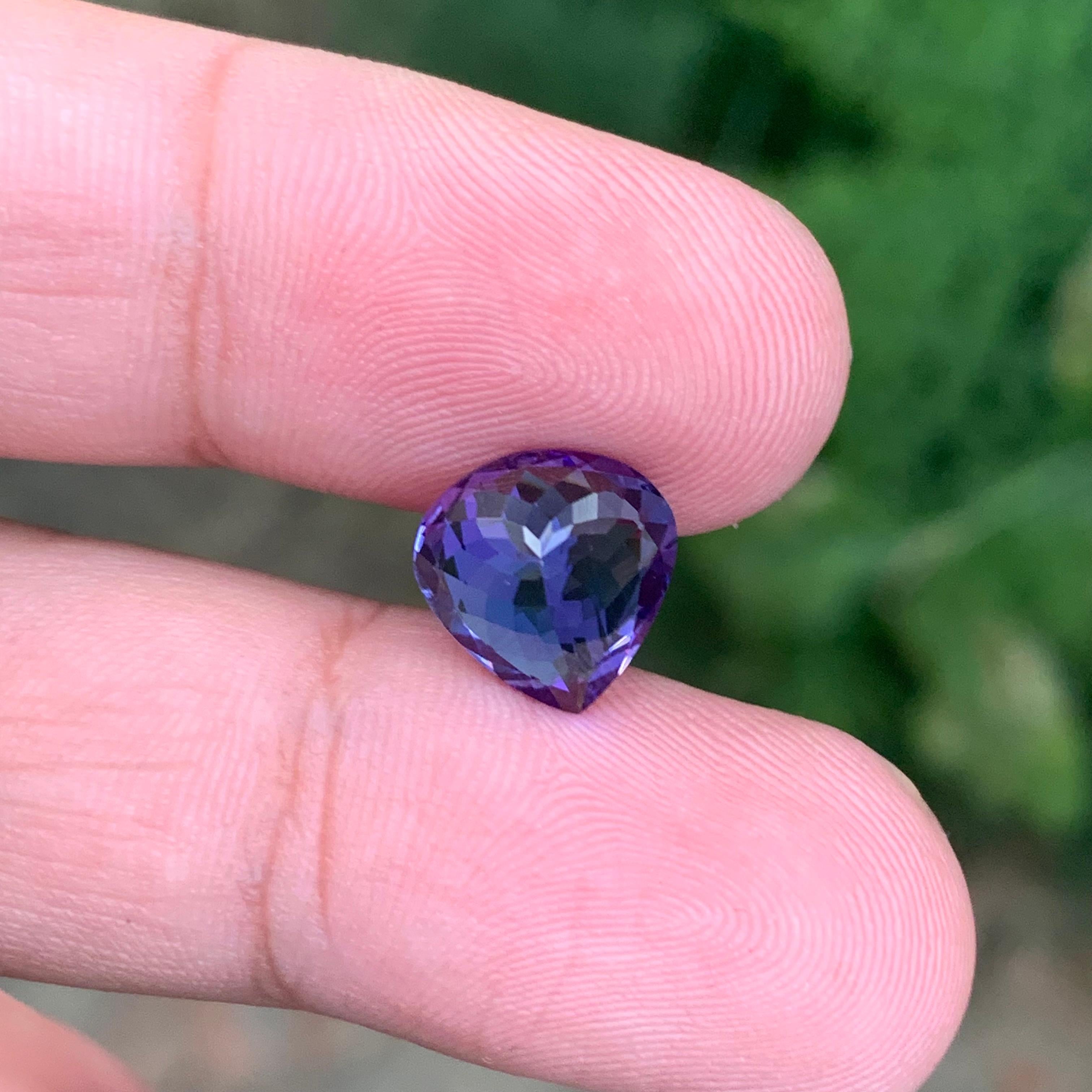 3.95 Carat Glamorous Faceted Tanzanite Pear Shape Gem From Tanzania en vente 1