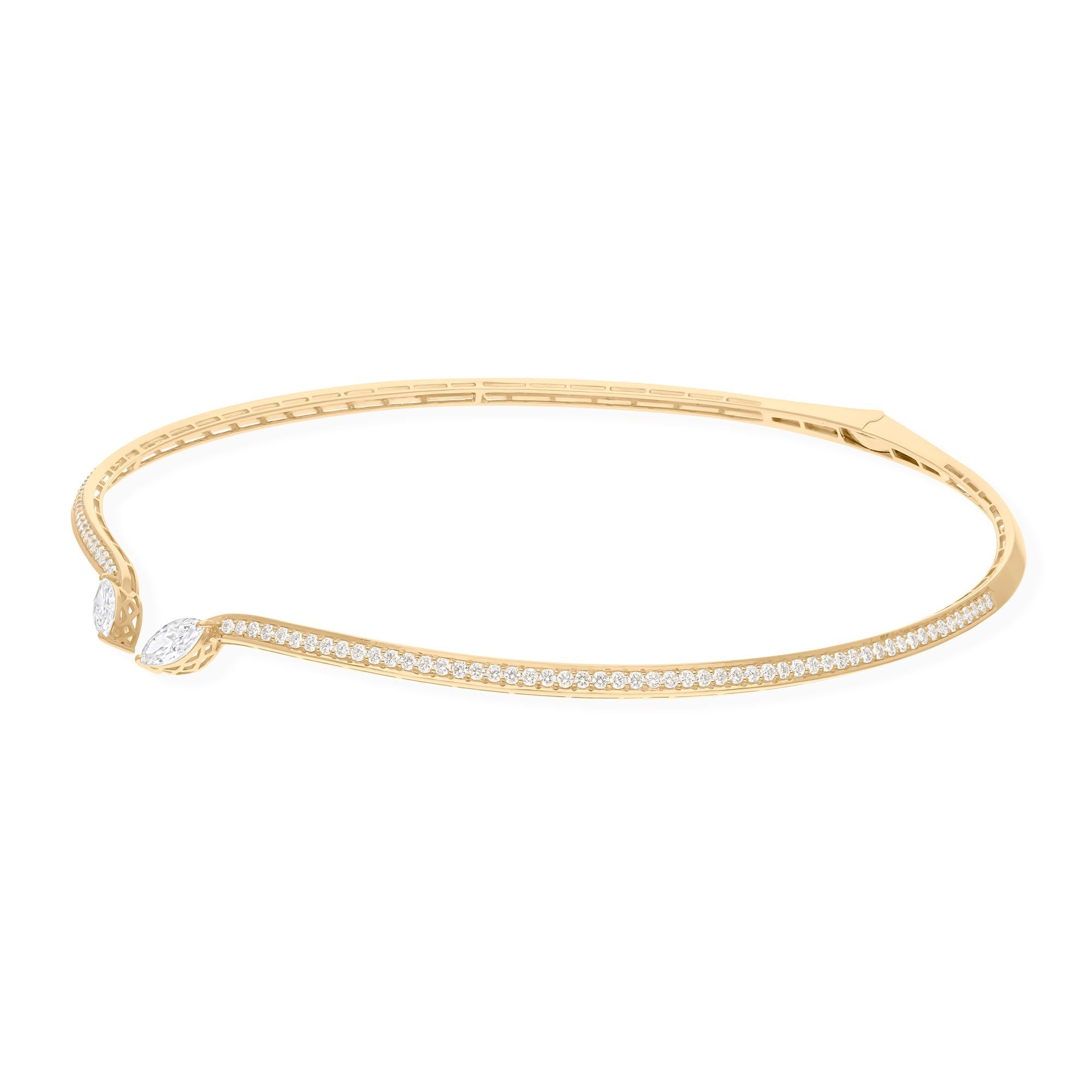Cast from 18-karat gold, these exquisite necklace is handset with 3.95 carats of sparkling diamonds.

FOLLOW SPECTRUM JEWELS storefront to view the latest collection & exclusive pieces. Spectrum Jewels is proudly rated as a Top Seller on 1stdibs