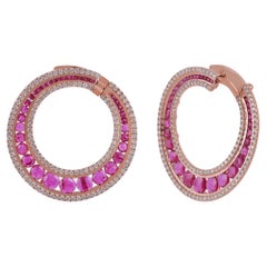 Boucles d'oreilles en or rose 18 carats avec diamants et rubis du Mozambique de 3,95 carats