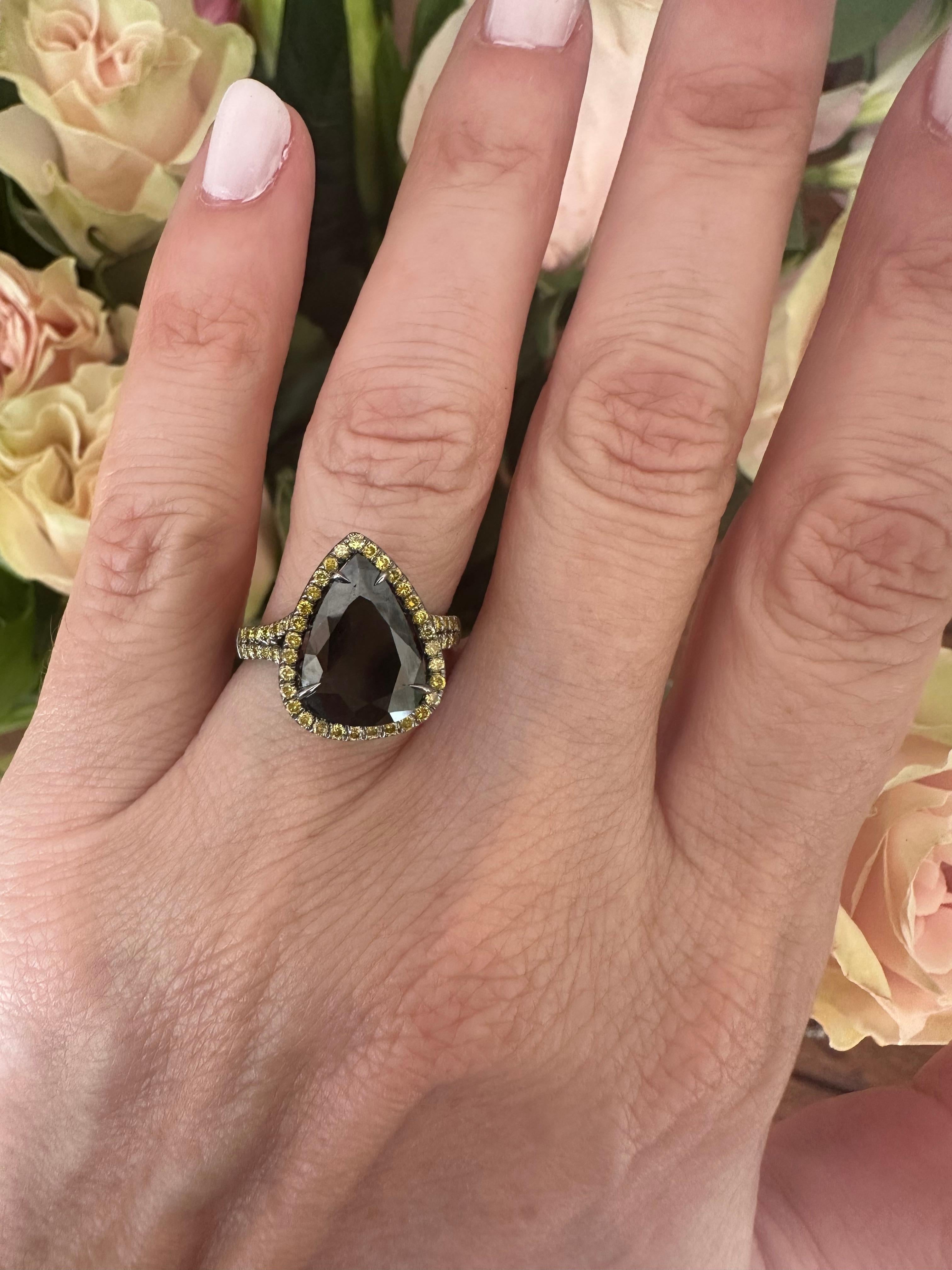 Bague de 3,95 carats diamant noir naturel et diamant jaune fantaisie naturel Neuf - En vente à Denver, CO