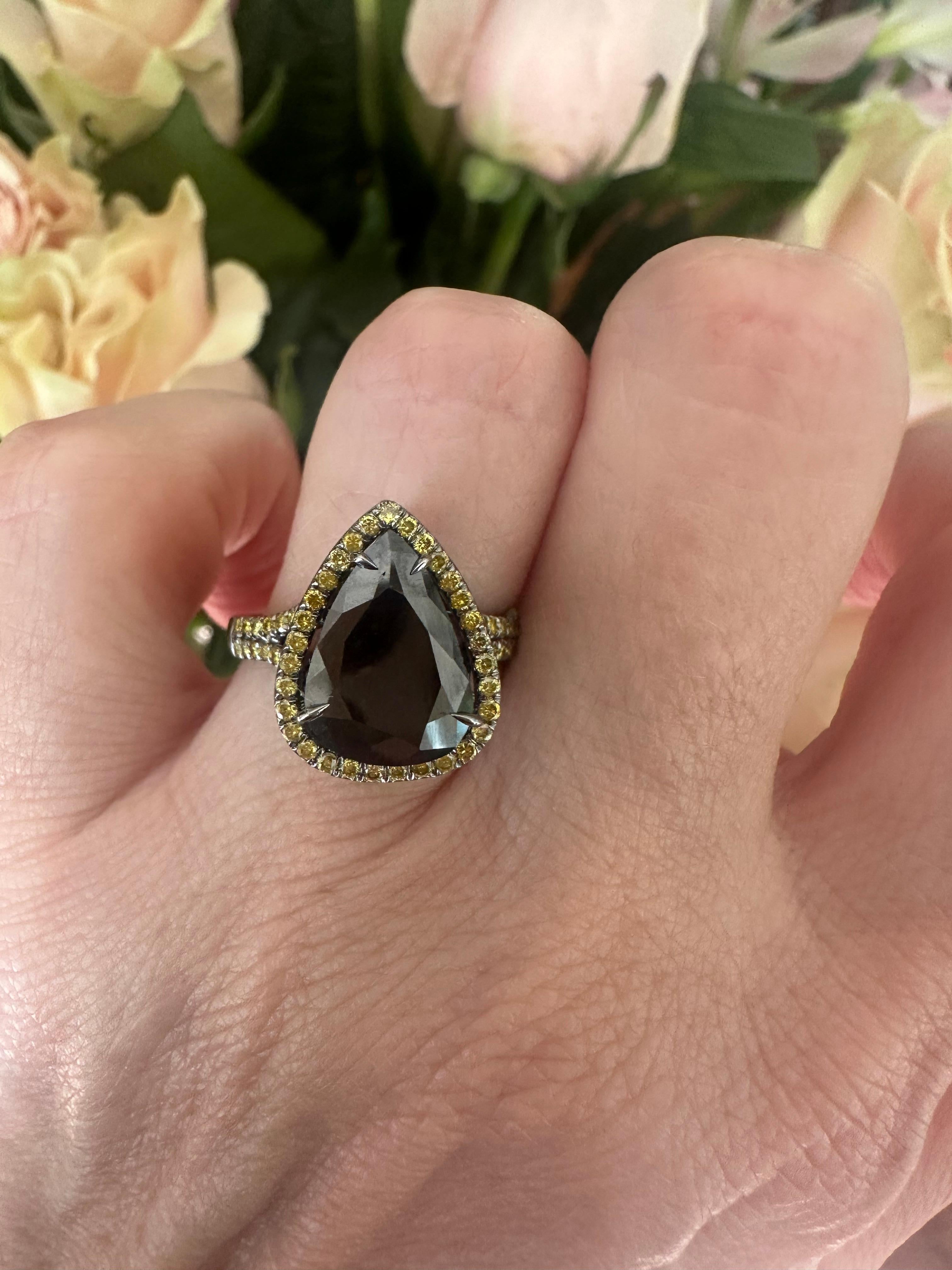 Bague de 3,95 carats diamant noir naturel et diamant jaune fantaisie naturel Pour femmes en vente