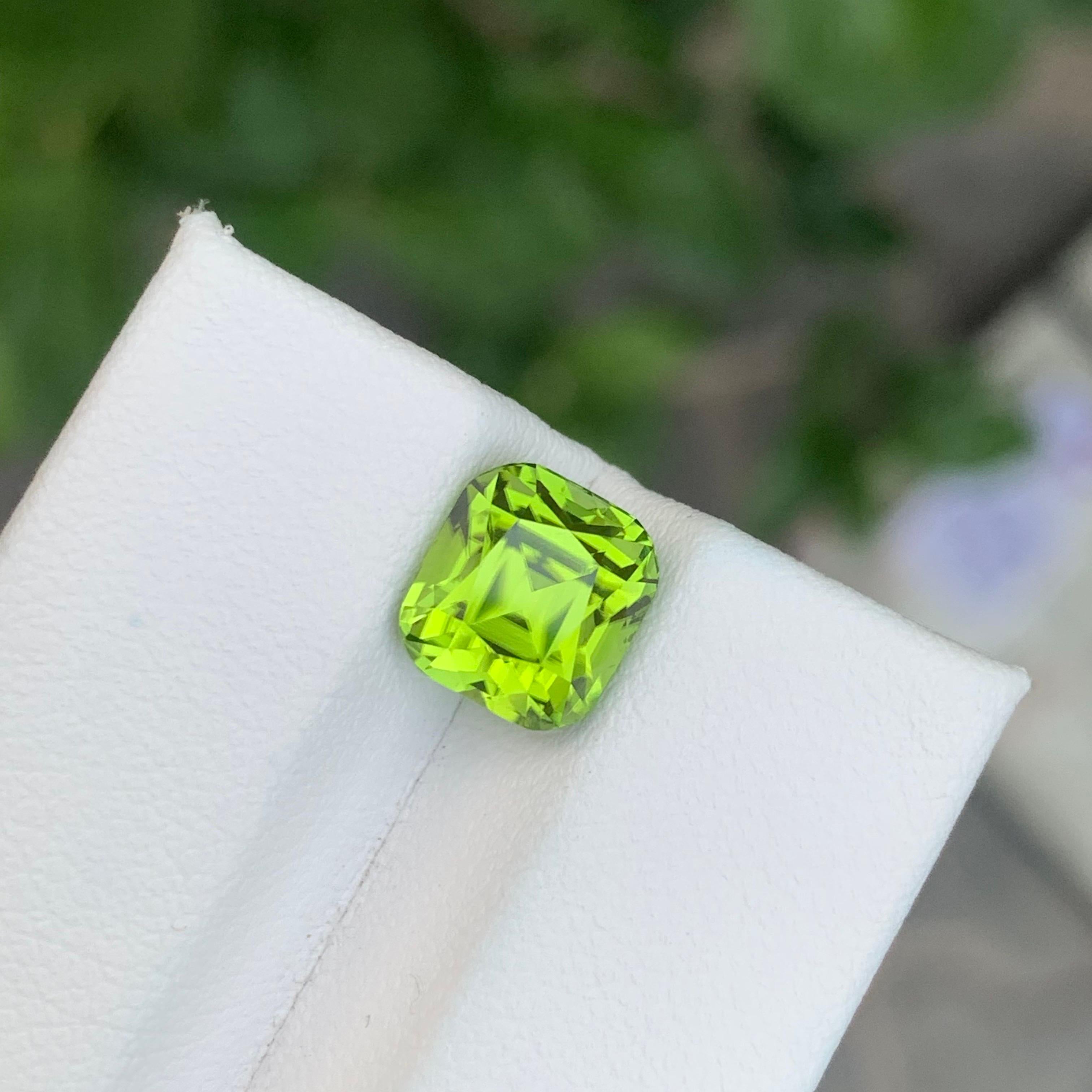 Women's or Men's 3.95 Carat Natural Lightsaber Green Colour Peridot Cushion Shape Loose Gemstone For Sale