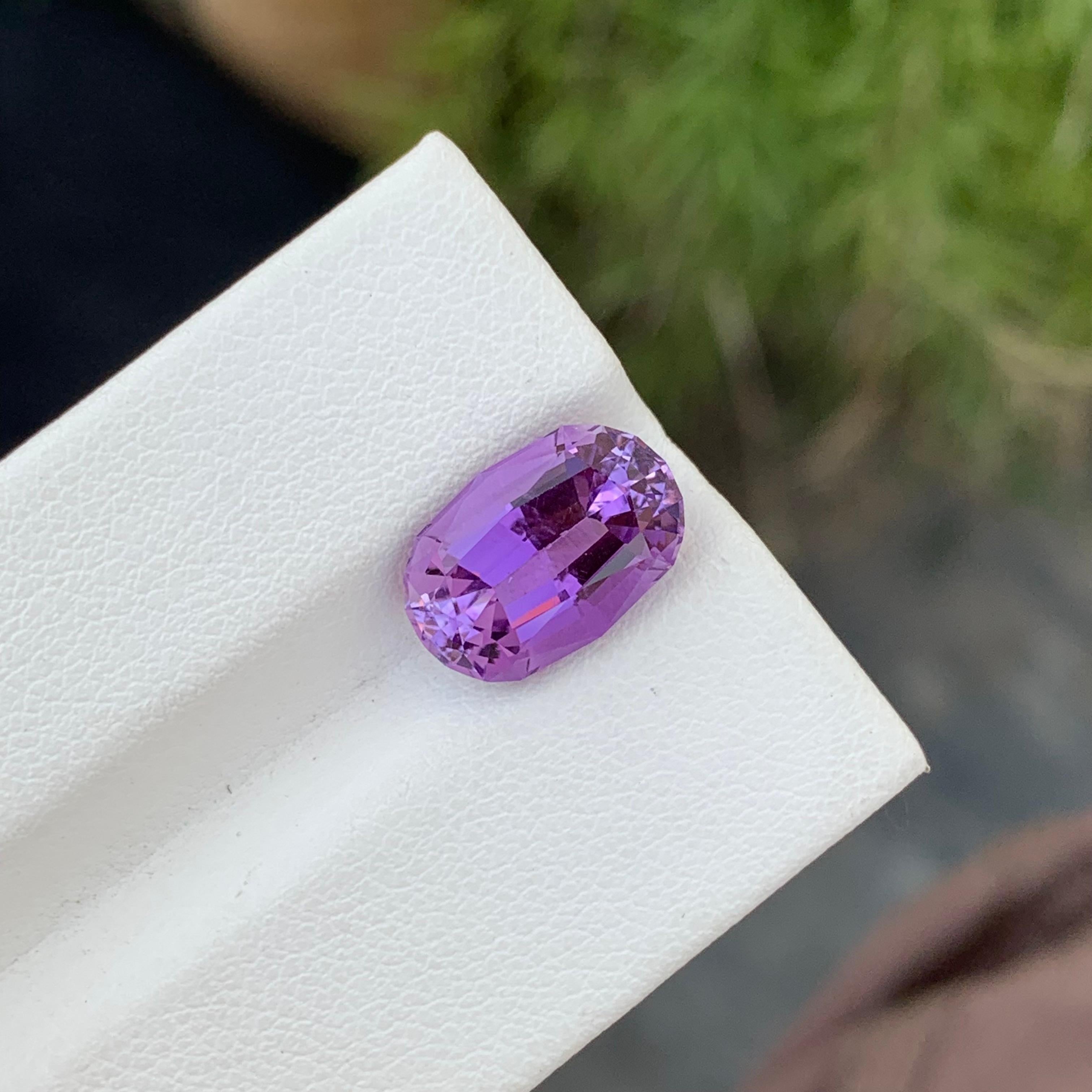 Oval Cut 3.95 Carat Natural Loose Amethyst Oval Shape Gem For Jewellery Making For Sale