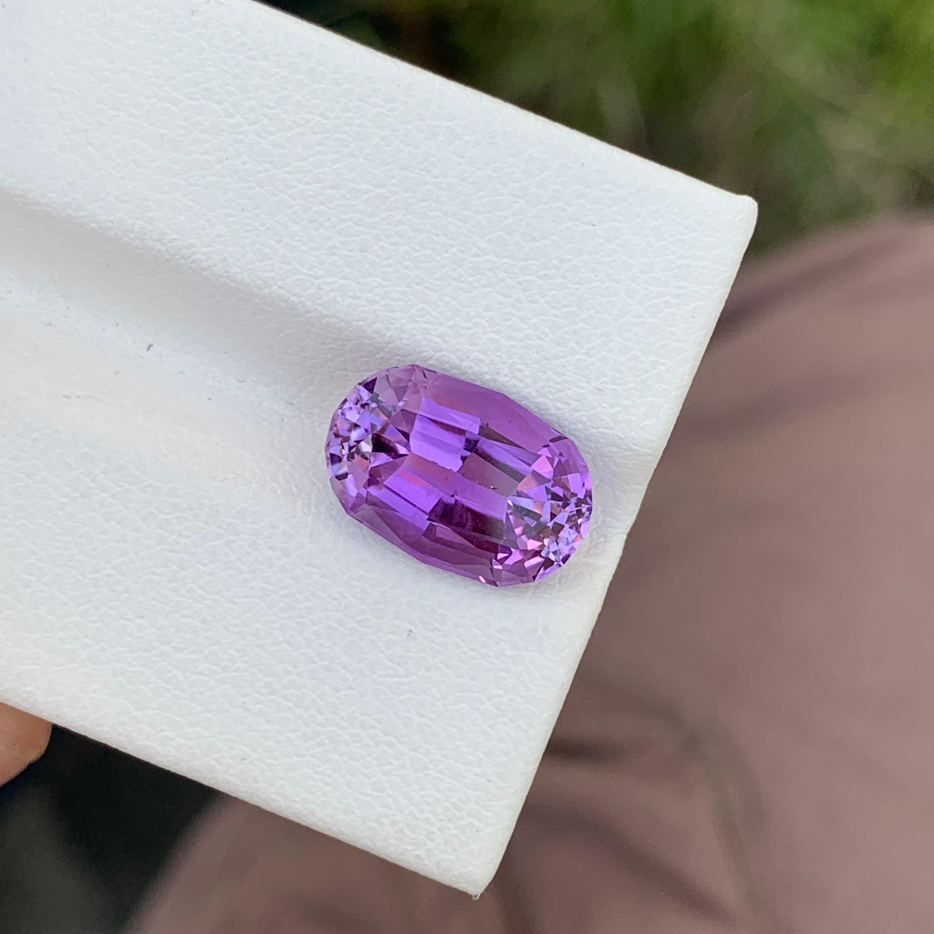 3.95 Carat Natural Loose Amethyst Oval Shape Gem For Jewellery Making In New Condition For Sale In Peshawar, PK