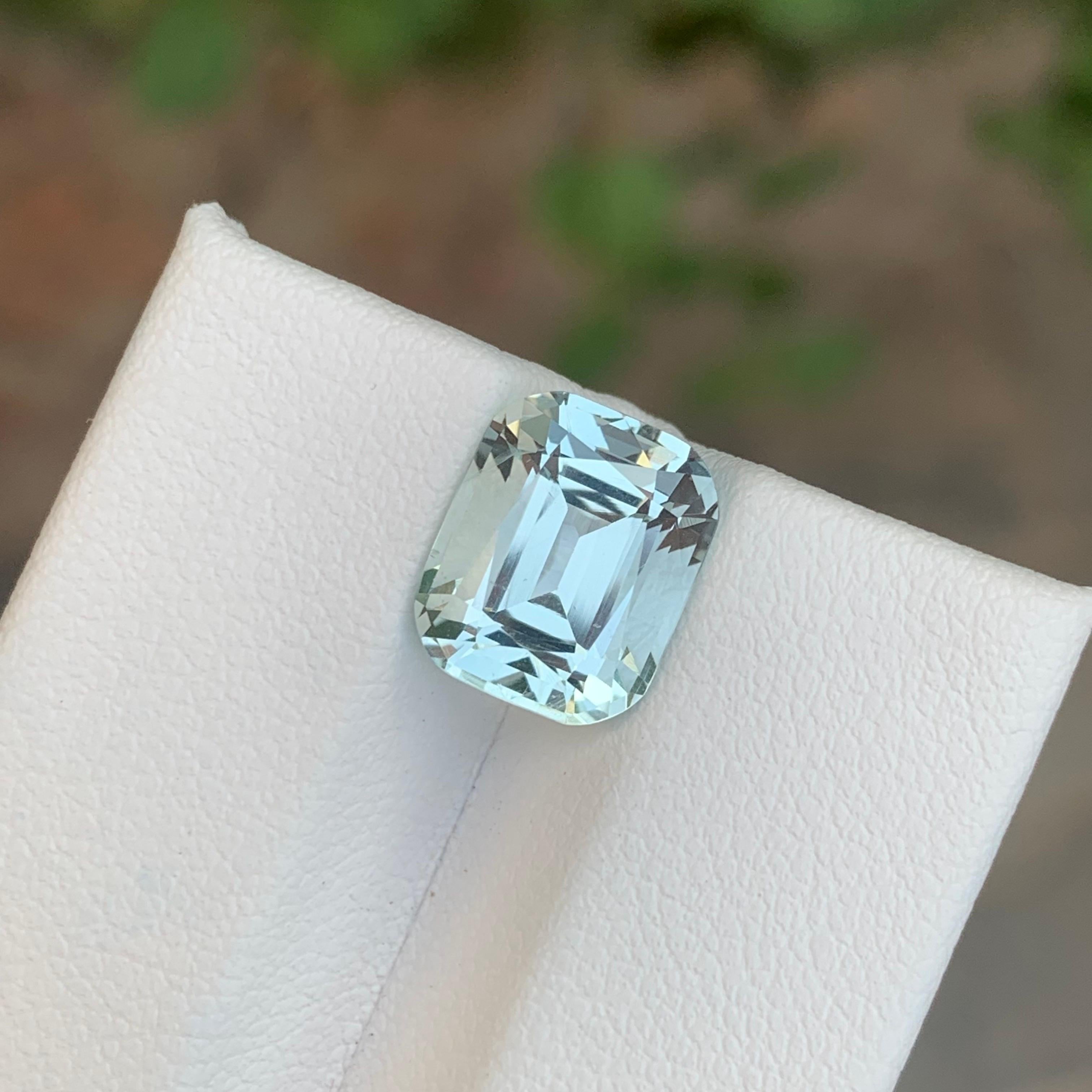 Facettierter Aquamarin

Gewicht: 3,95 Karat
Abmessungen: 11 x 8.6 x 6.6 Mm
Herkunft; Shigar-Tal Pakistan
Behandlung: Nicht
Farbe: Blau Weiß 
Die Form: Kissen

Der Aquamarin aus dem pakistanischen Shigar-Tal wird wegen seiner außergewöhnlichen
